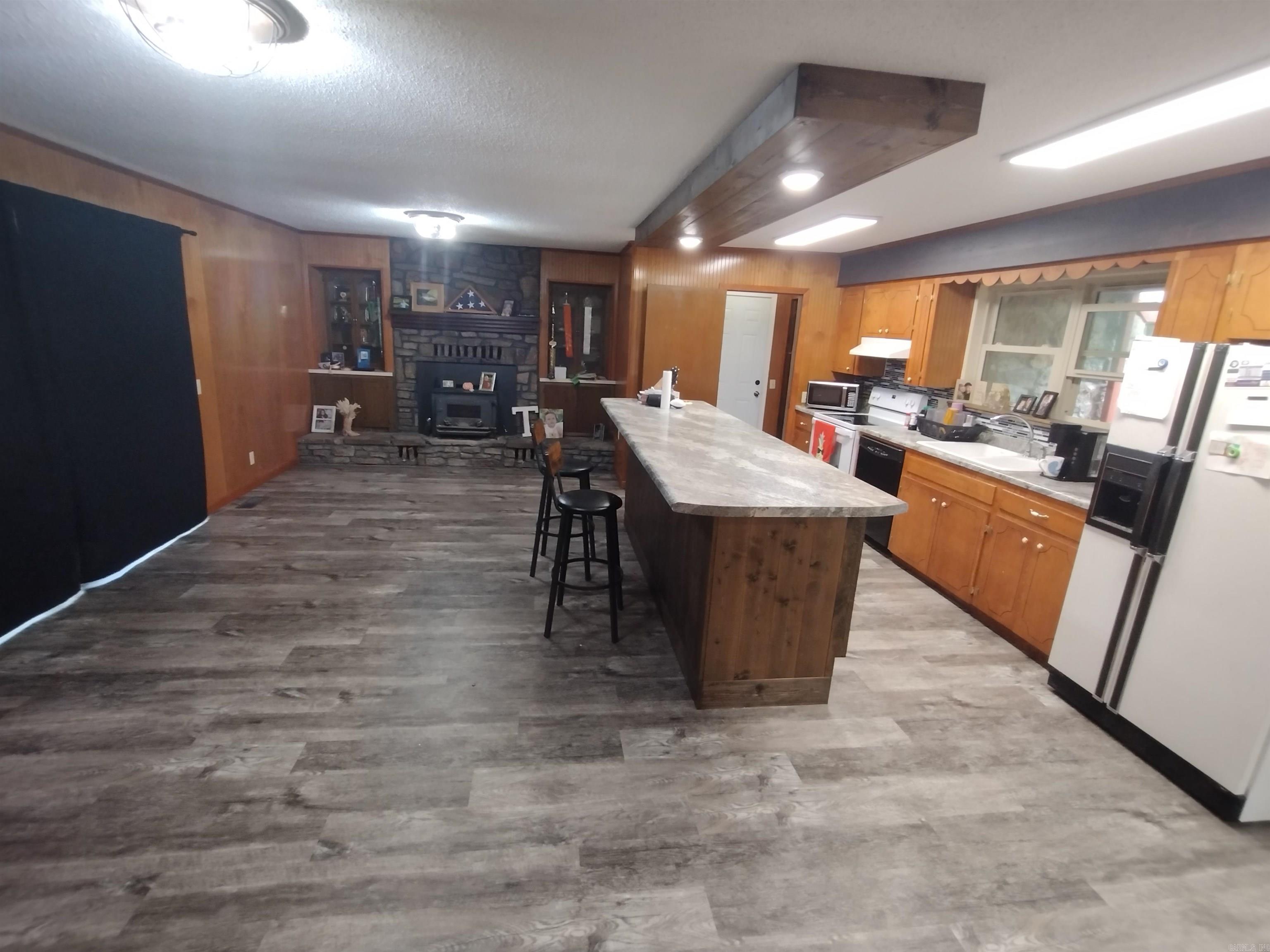 589  N Ridgeview  Mountain View, AR