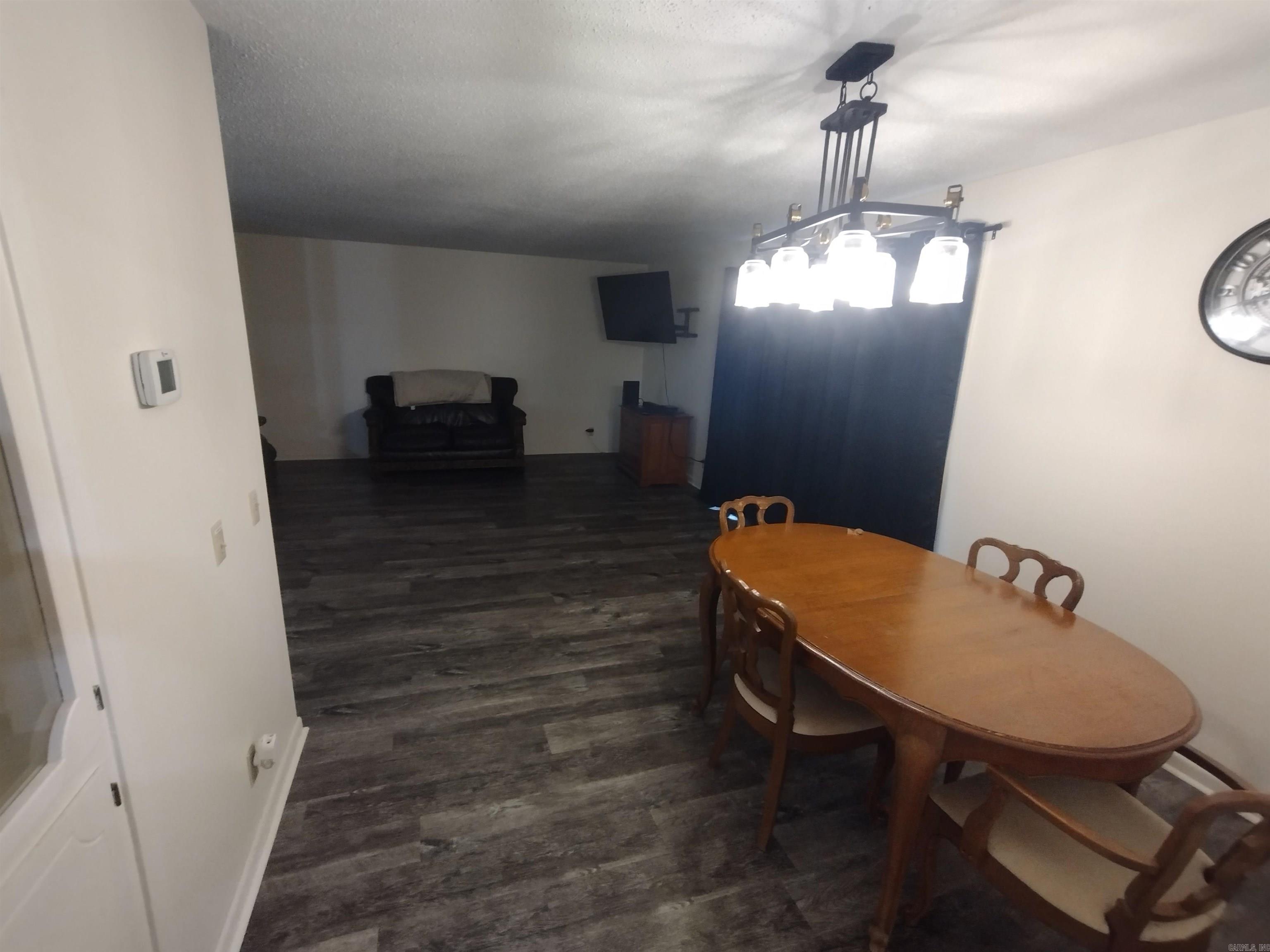 589  N Ridgeview  Mountain View, AR
