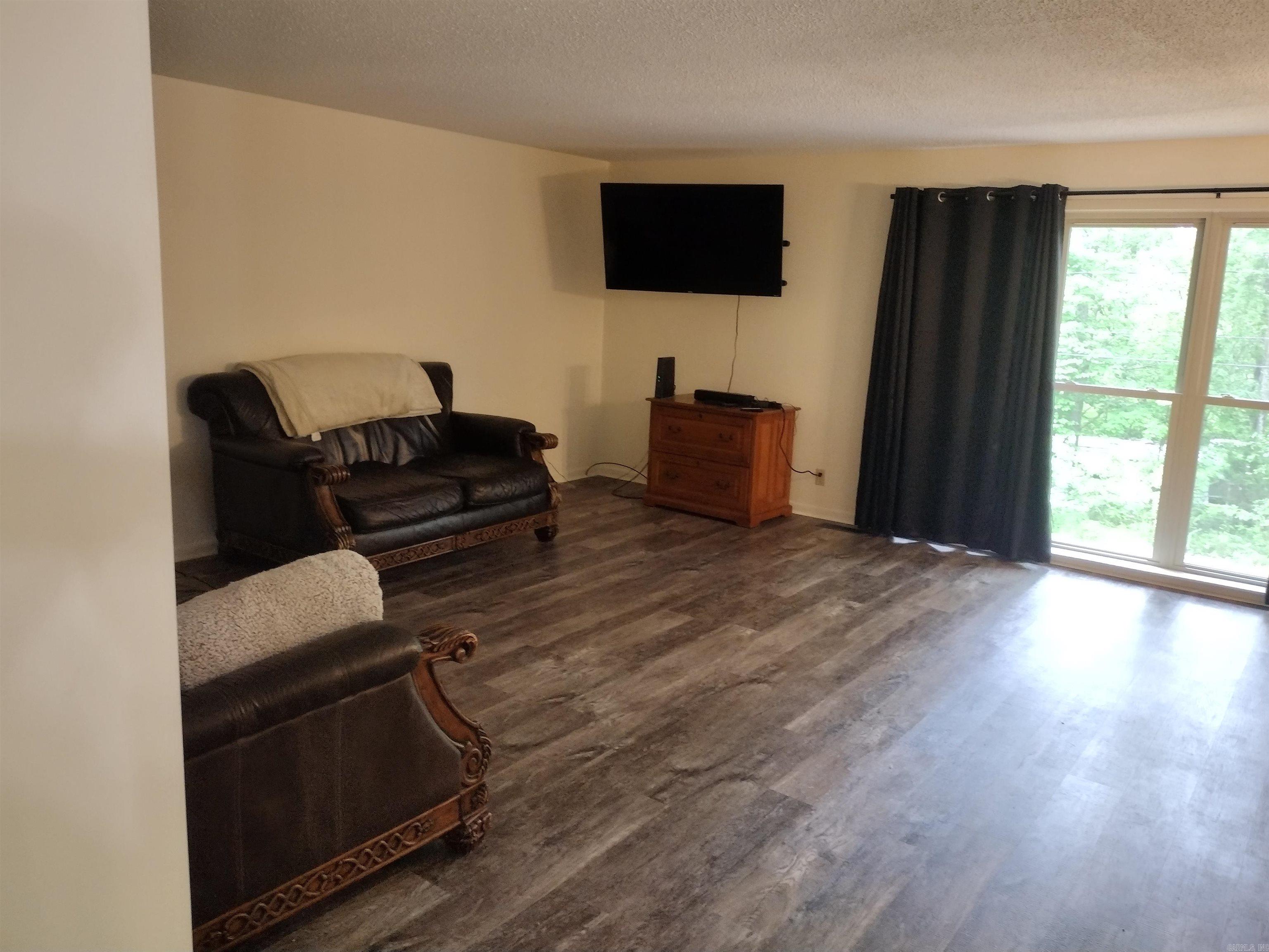 589  N Ridgeview  Mountain View, AR