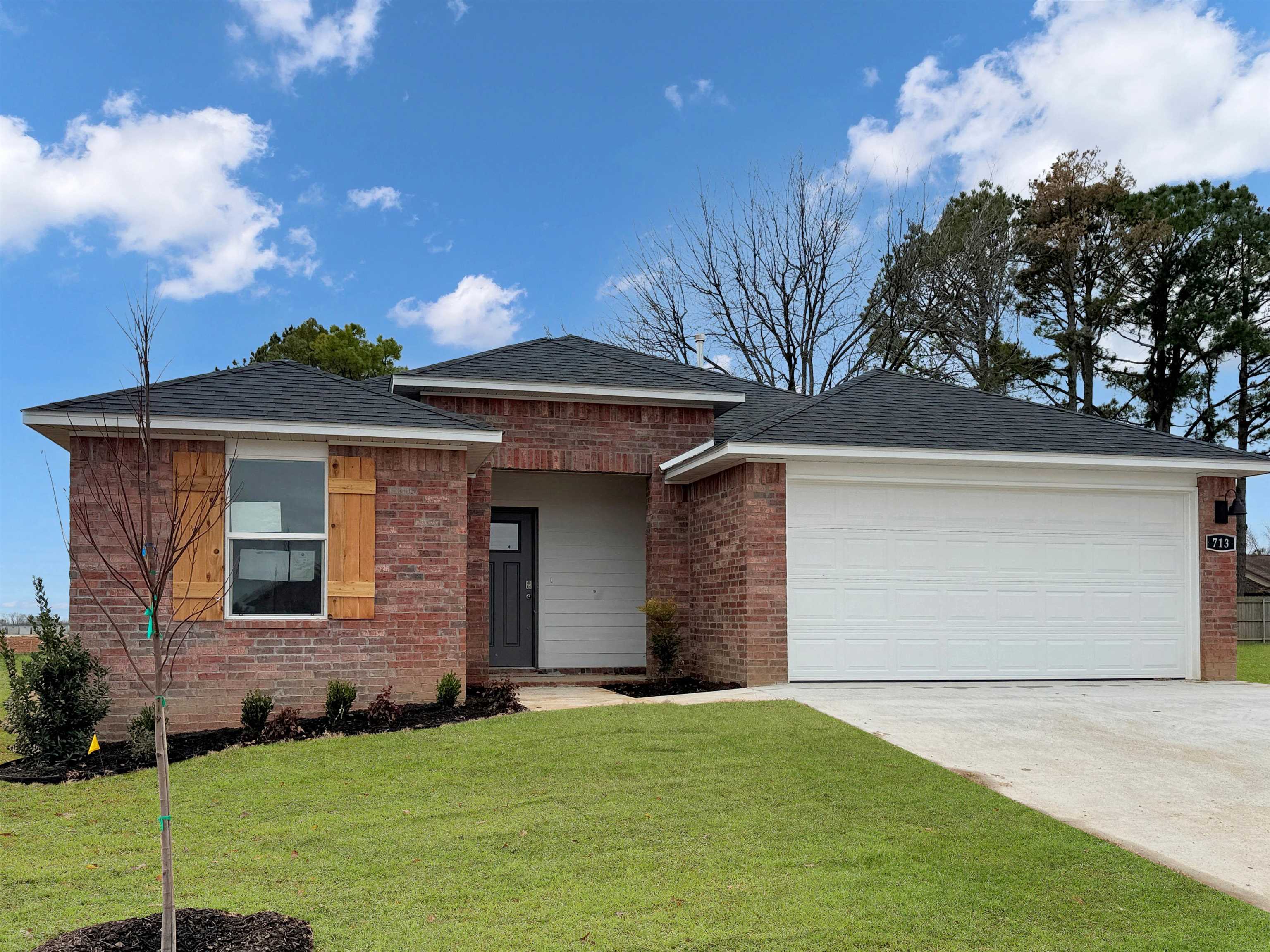117 E Fredonia  Mayflower, AR