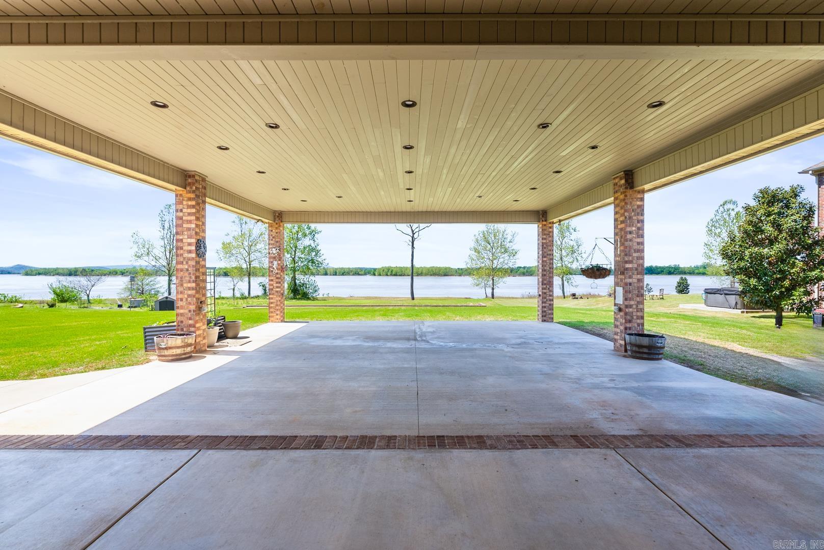 6  River Road Drive East  Mayflower, AR