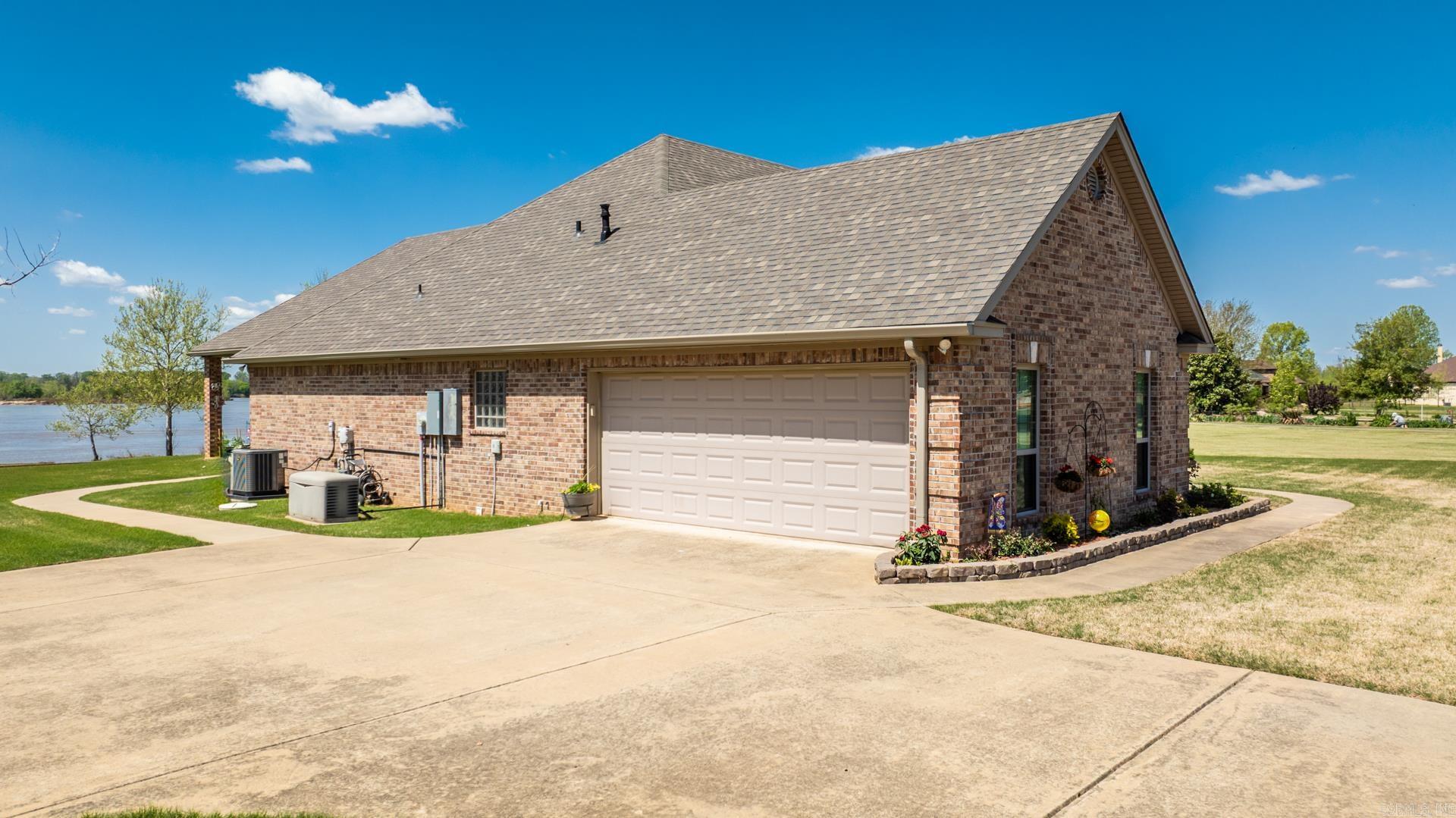 6  River Road Drive East  Mayflower, AR