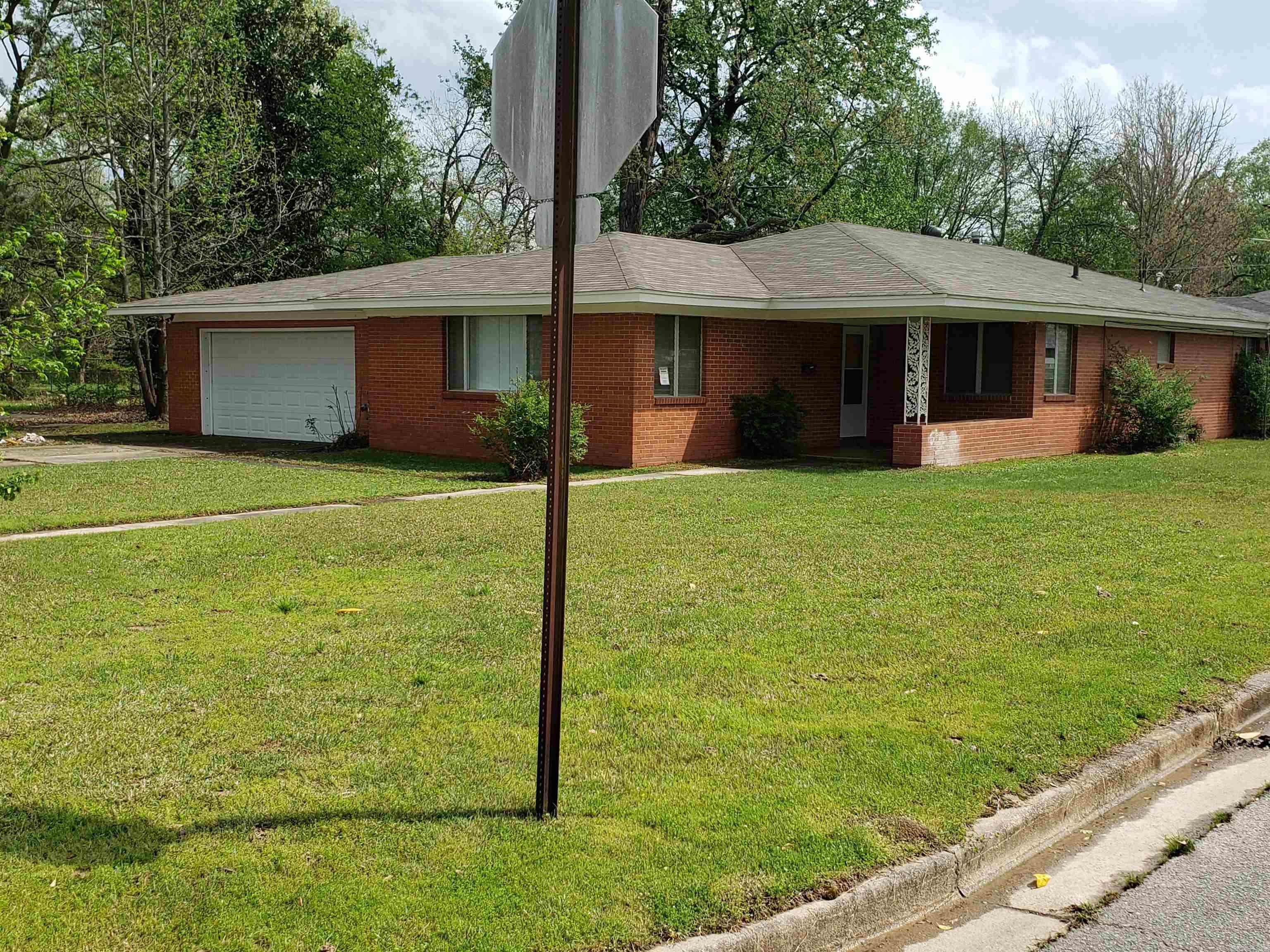 1620 W 23rd Ave  Pine Bluff, AR