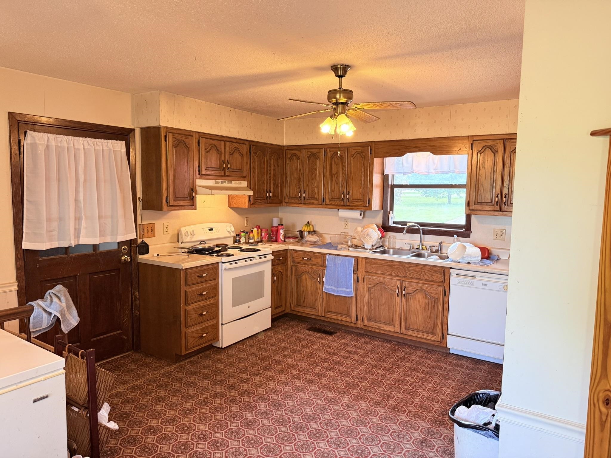 13776 E 56 HWY Ash Flat, AR 72513