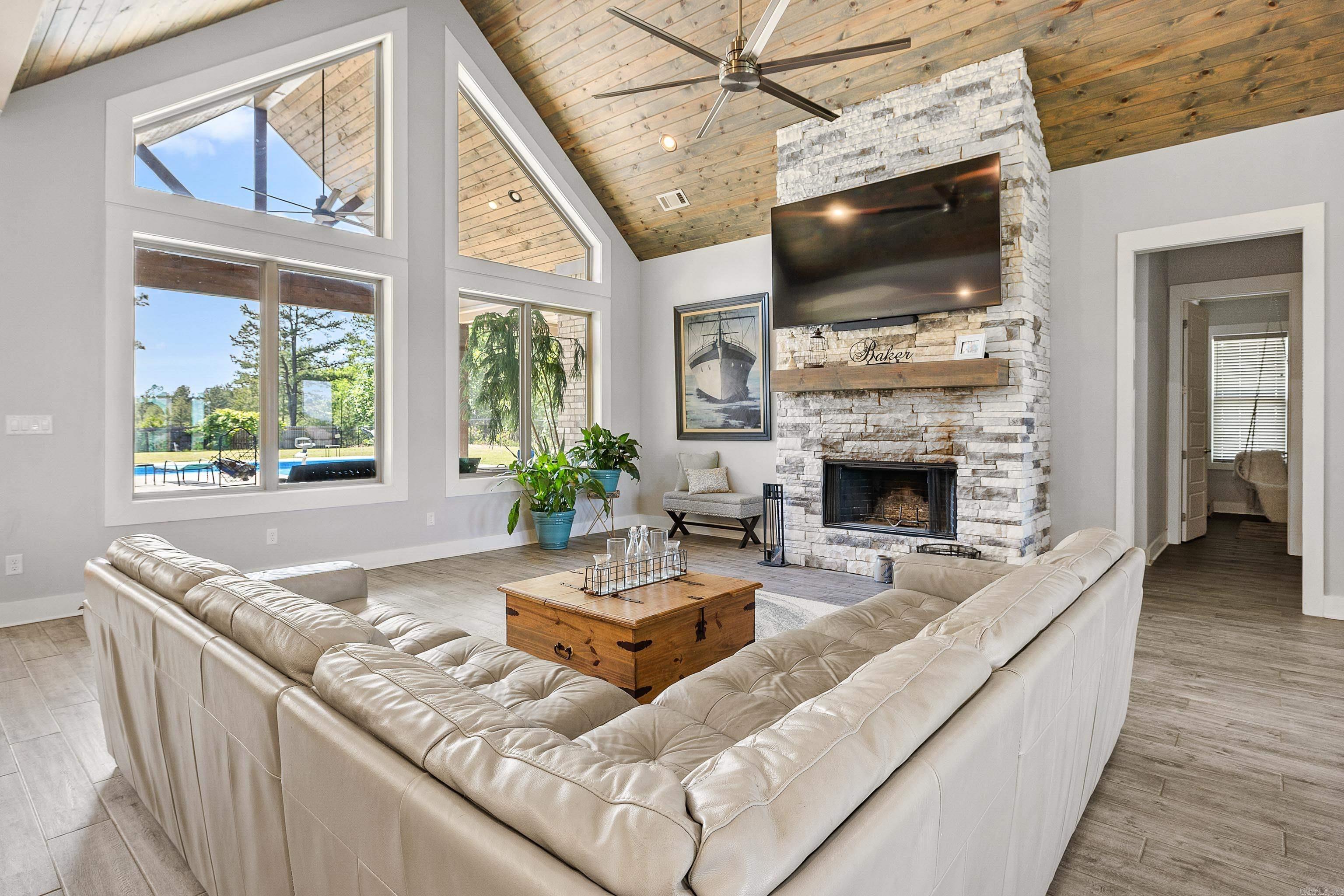 6025  Lodestone  Alexander, AR