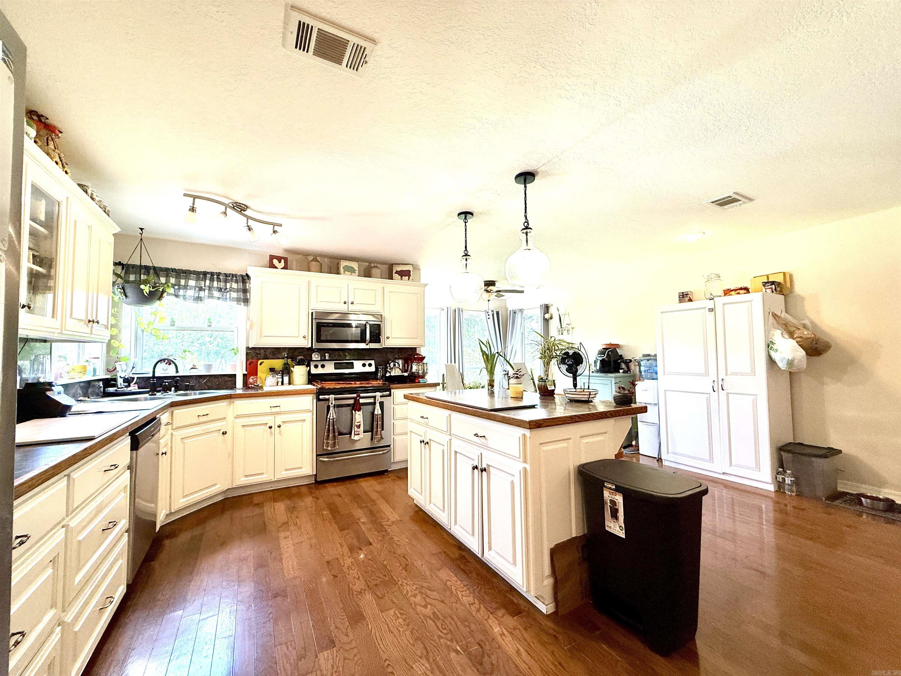 29741 S Highway 67 Highway Malvern, AR 72104