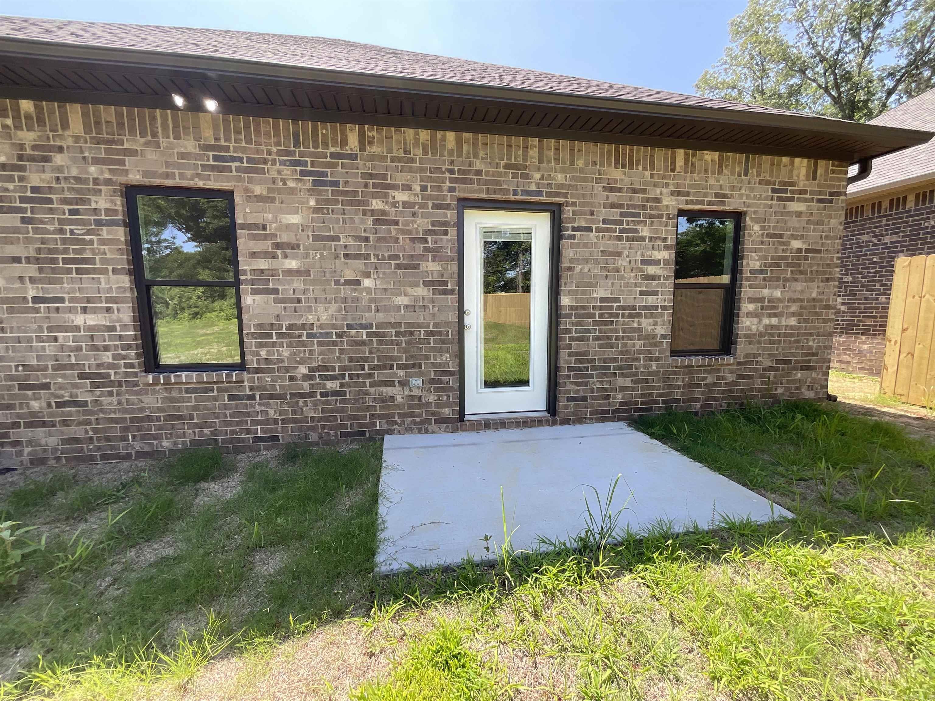 1009 N Jeff Davis  Jacksonville, AR