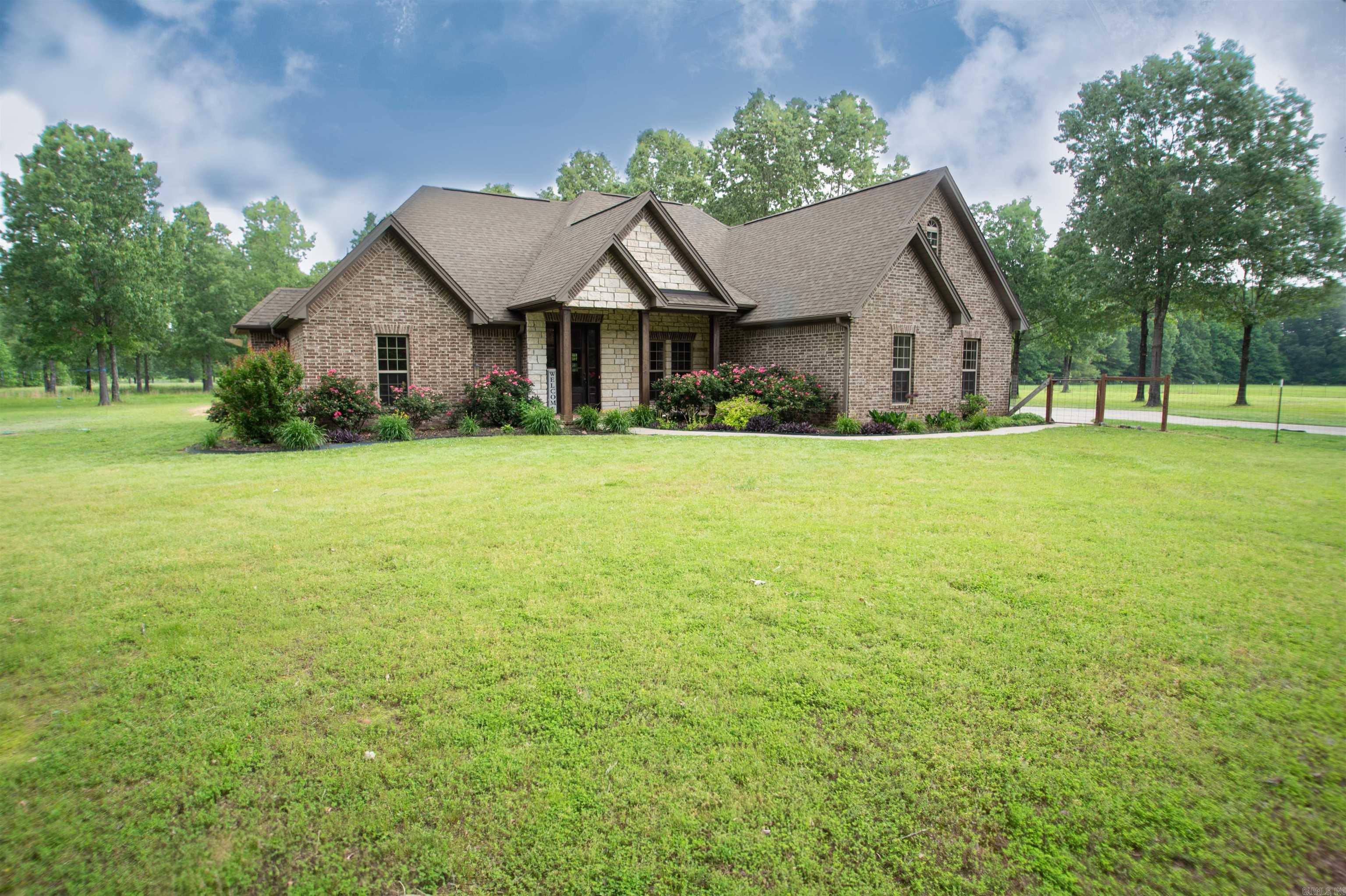1094 W Vinity Rd  McRae, AR