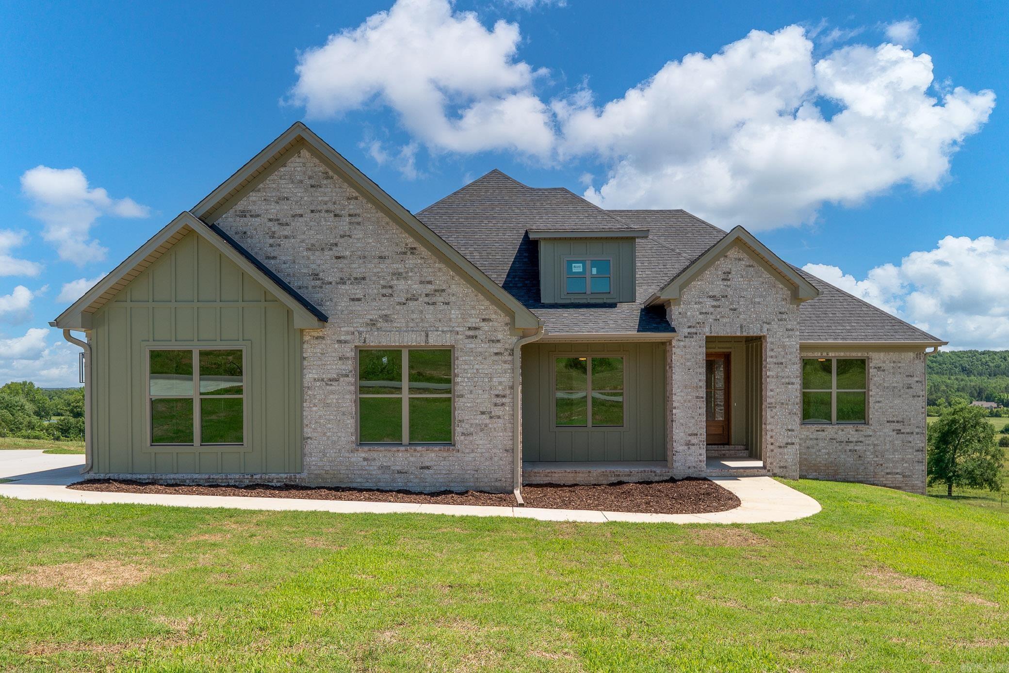272  Castleberry Road  Greenbrier, AR