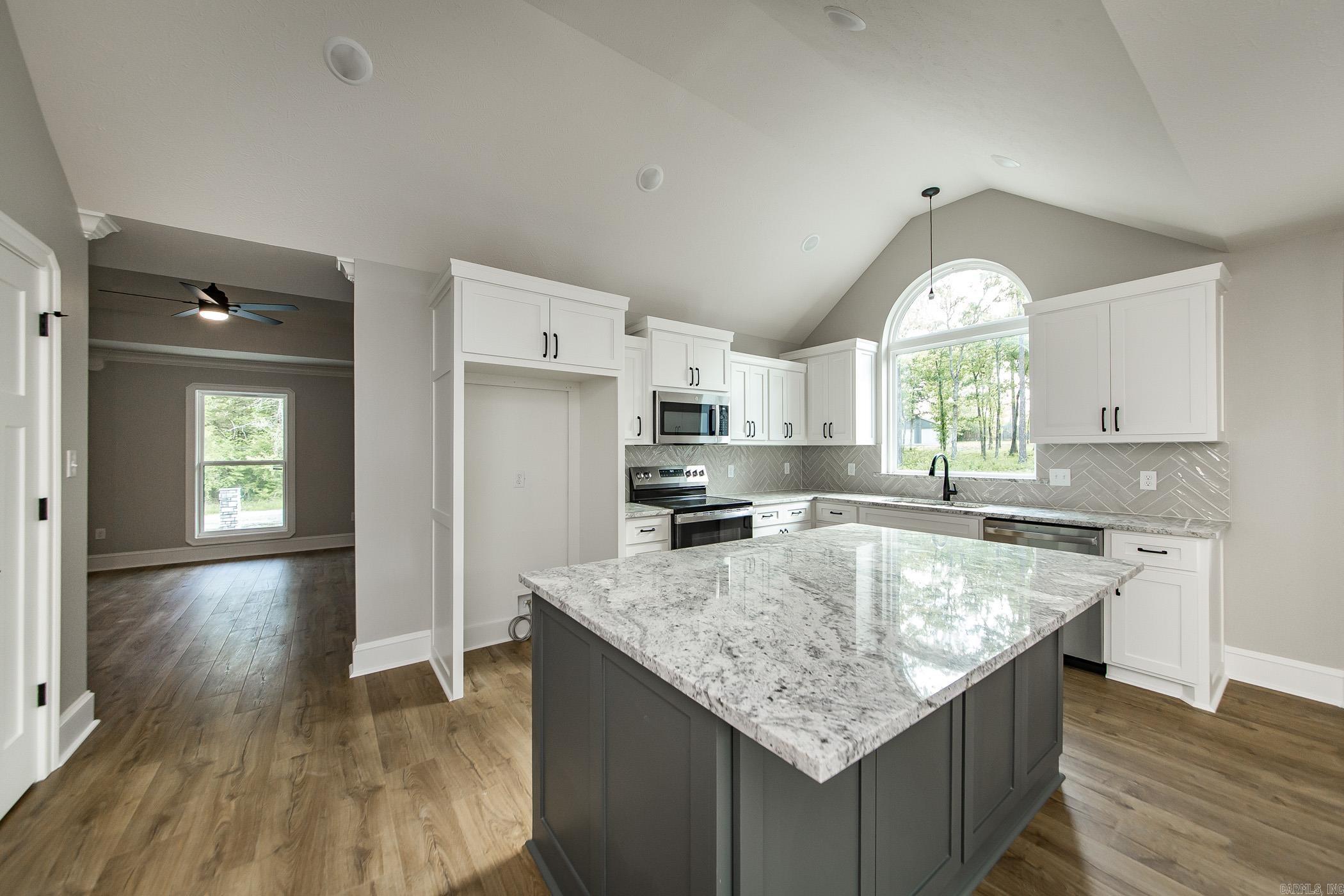 125 Red Fox Greers Ferry, AR 72067