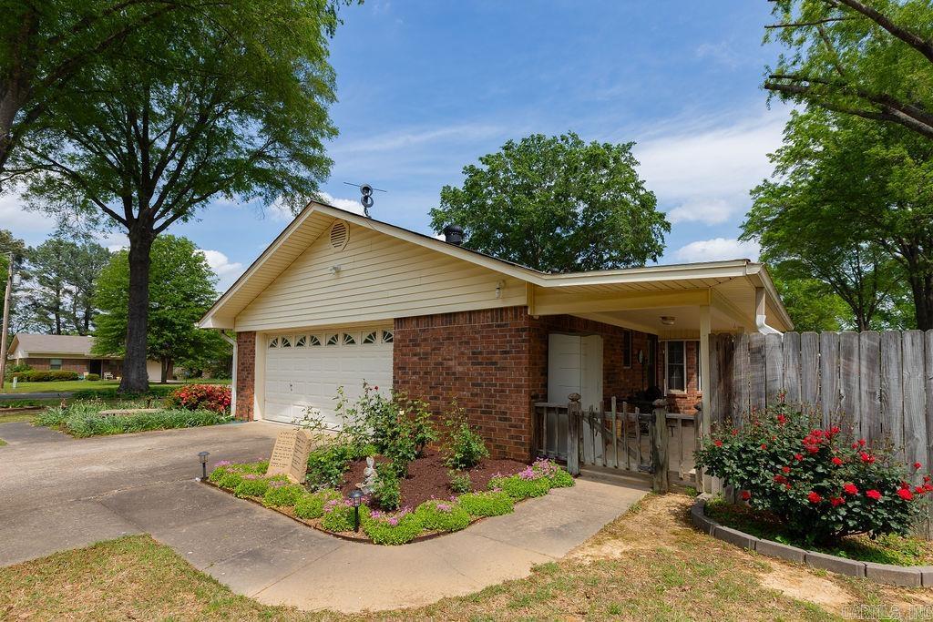 20  Hallous  Conway, AR