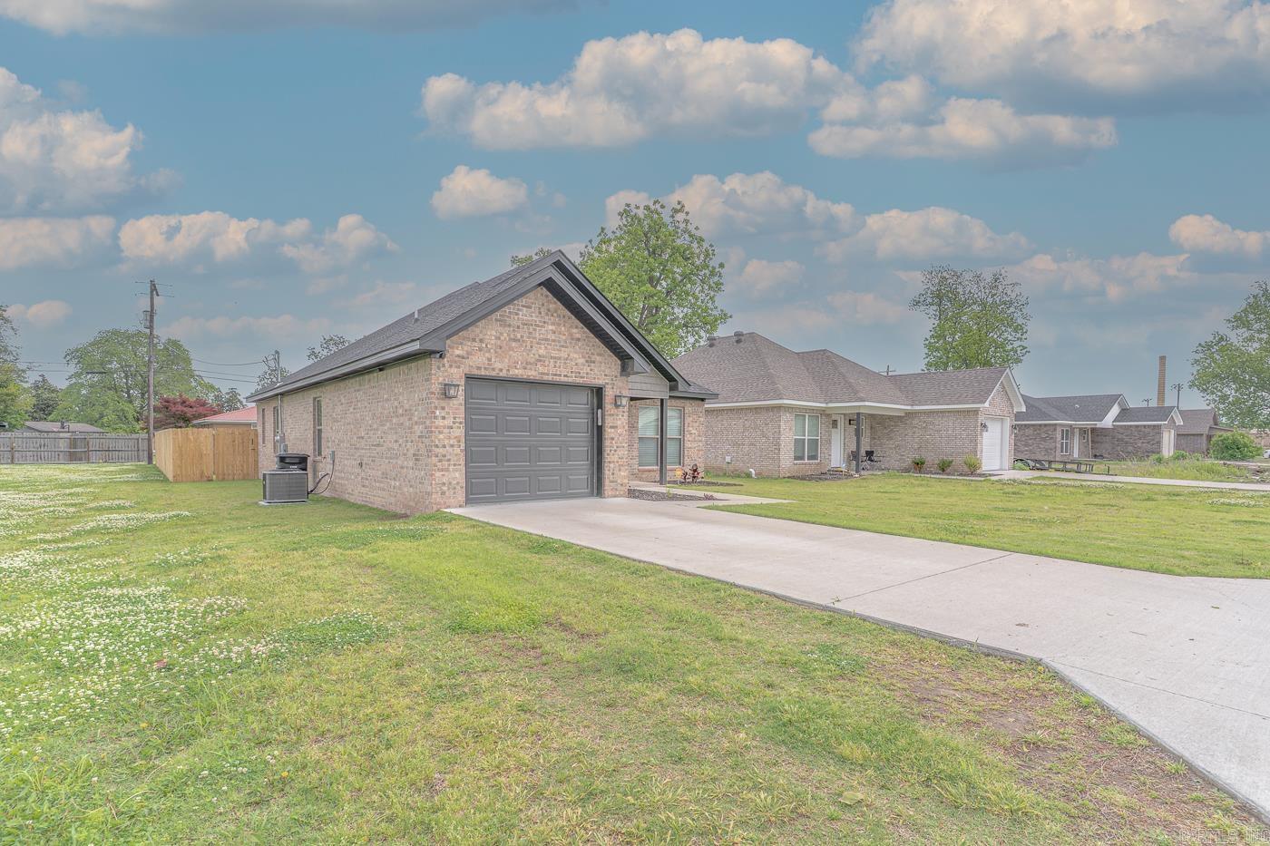 538  Maple  Trumann, AR