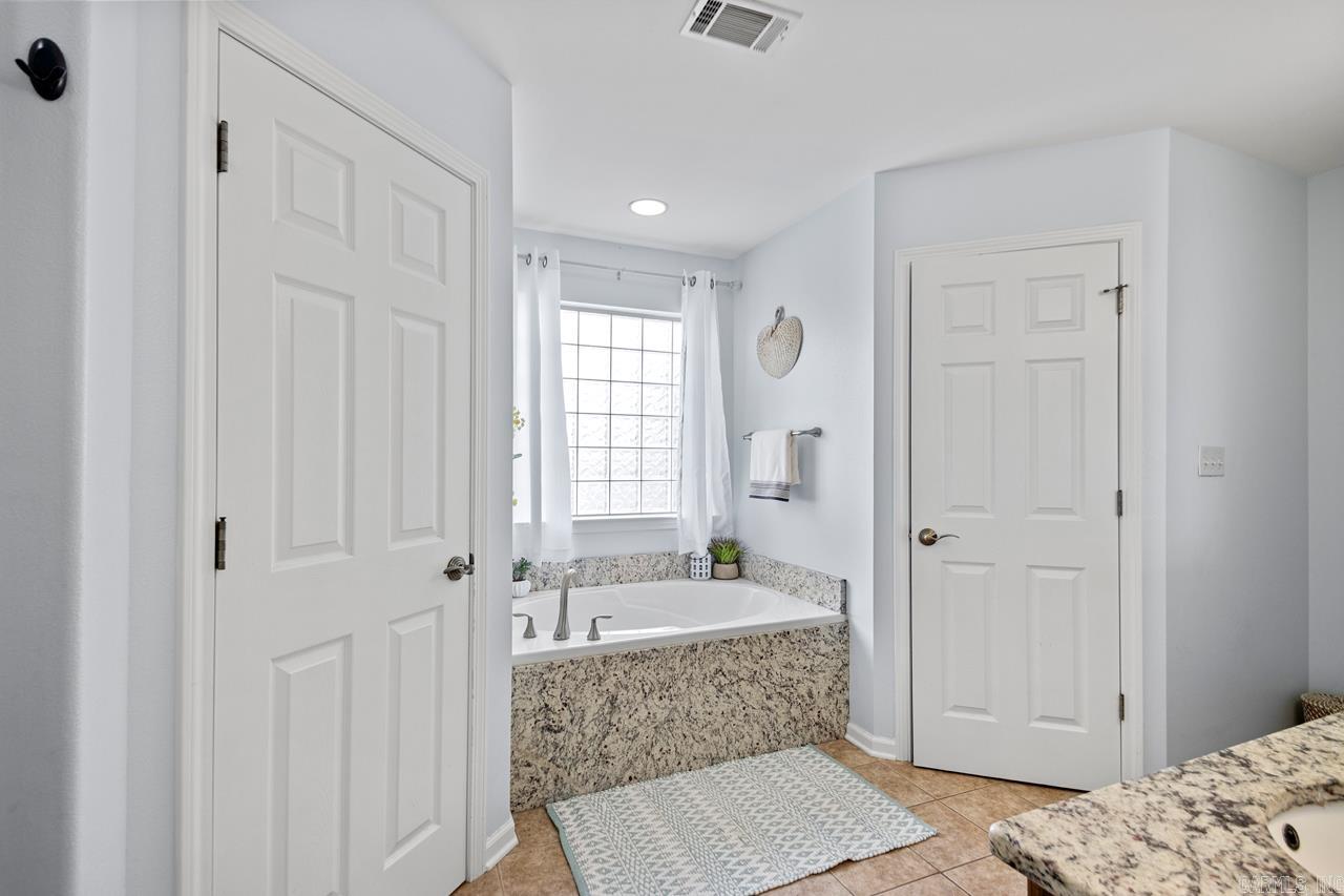2801 Silverton Benton, AR 72019