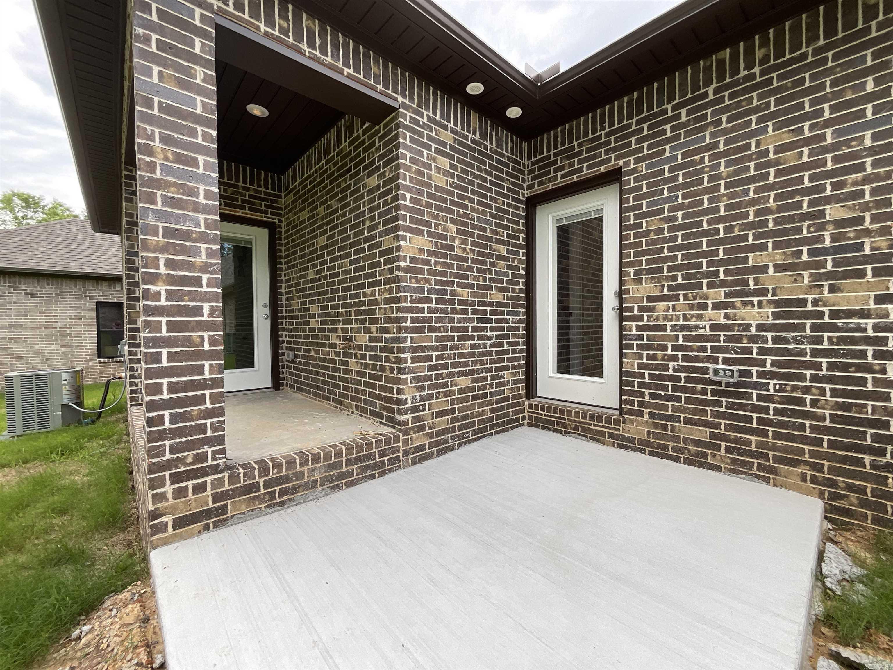 933 N Jeff Davis  Jacksonville, AR