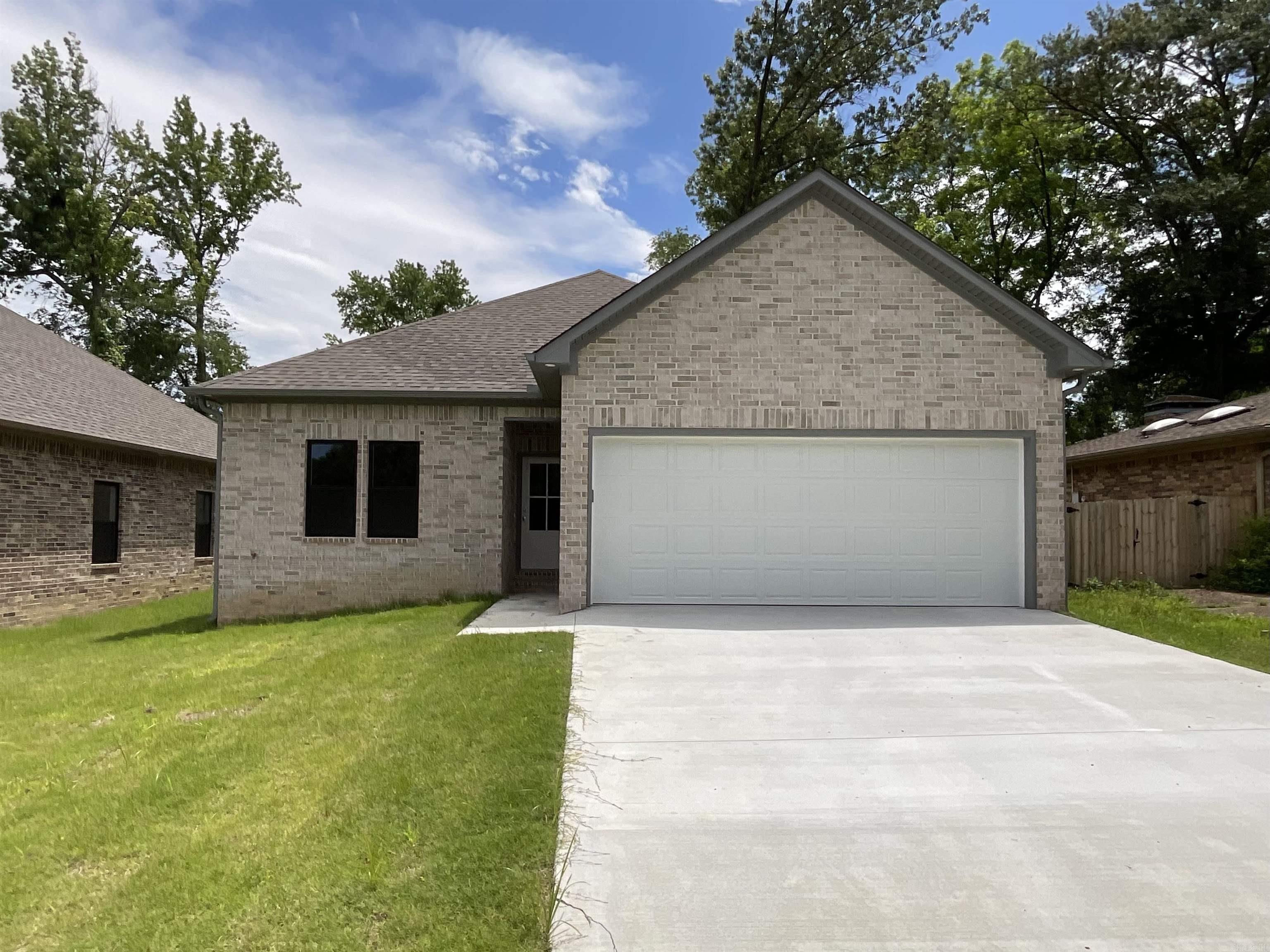 1019 N Jeff Davis  Jacksonville, AR