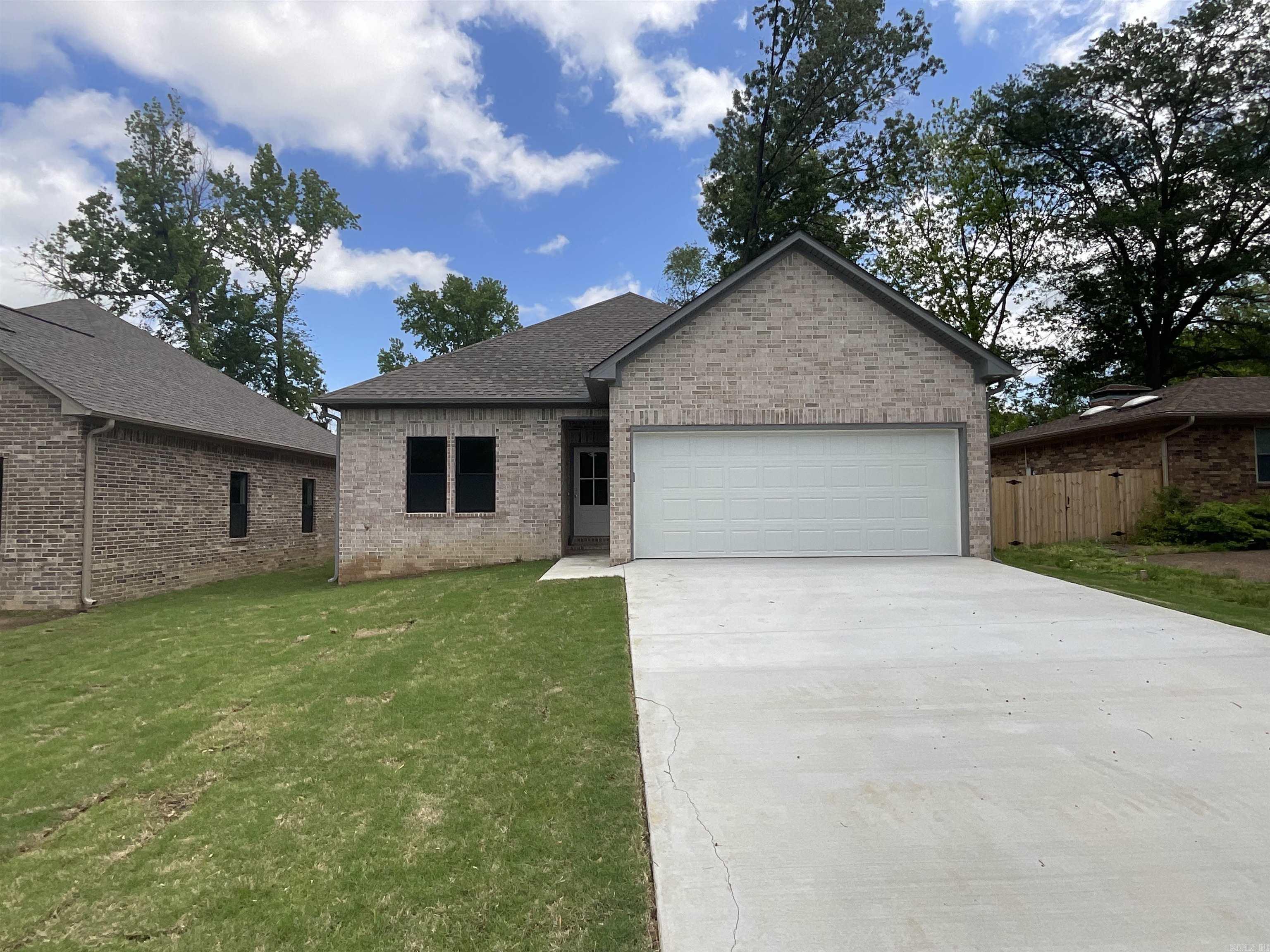 1019 N Jeff Davis  Jacksonville, AR