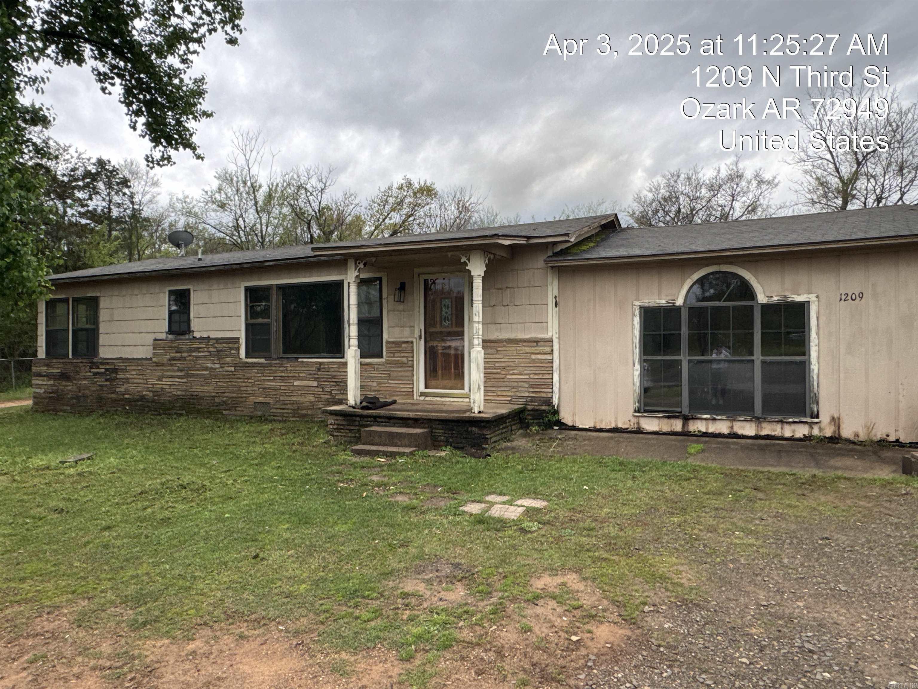 1209 N 3rd  Ozark, AR