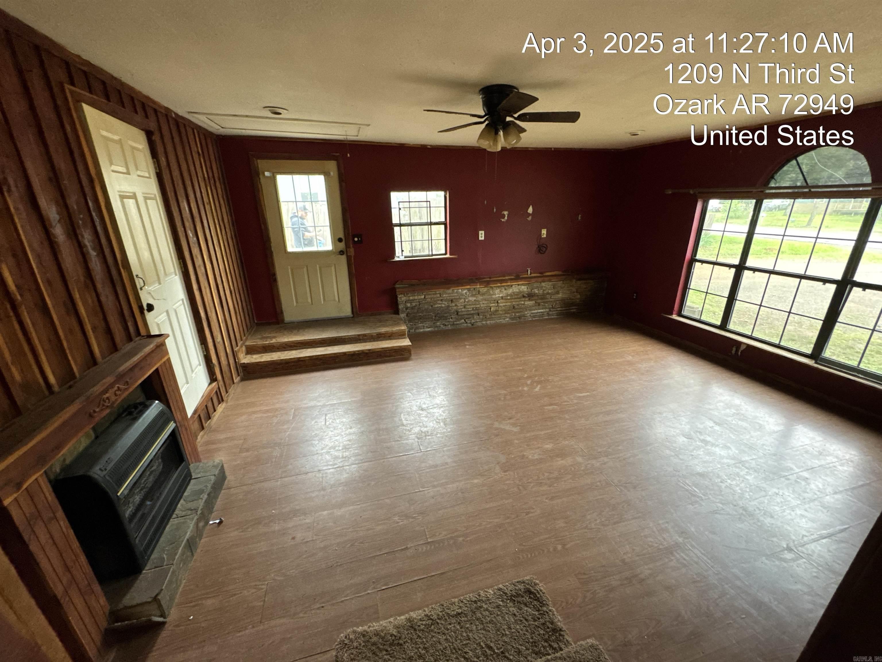 1209 N 3rd  Ozark, AR