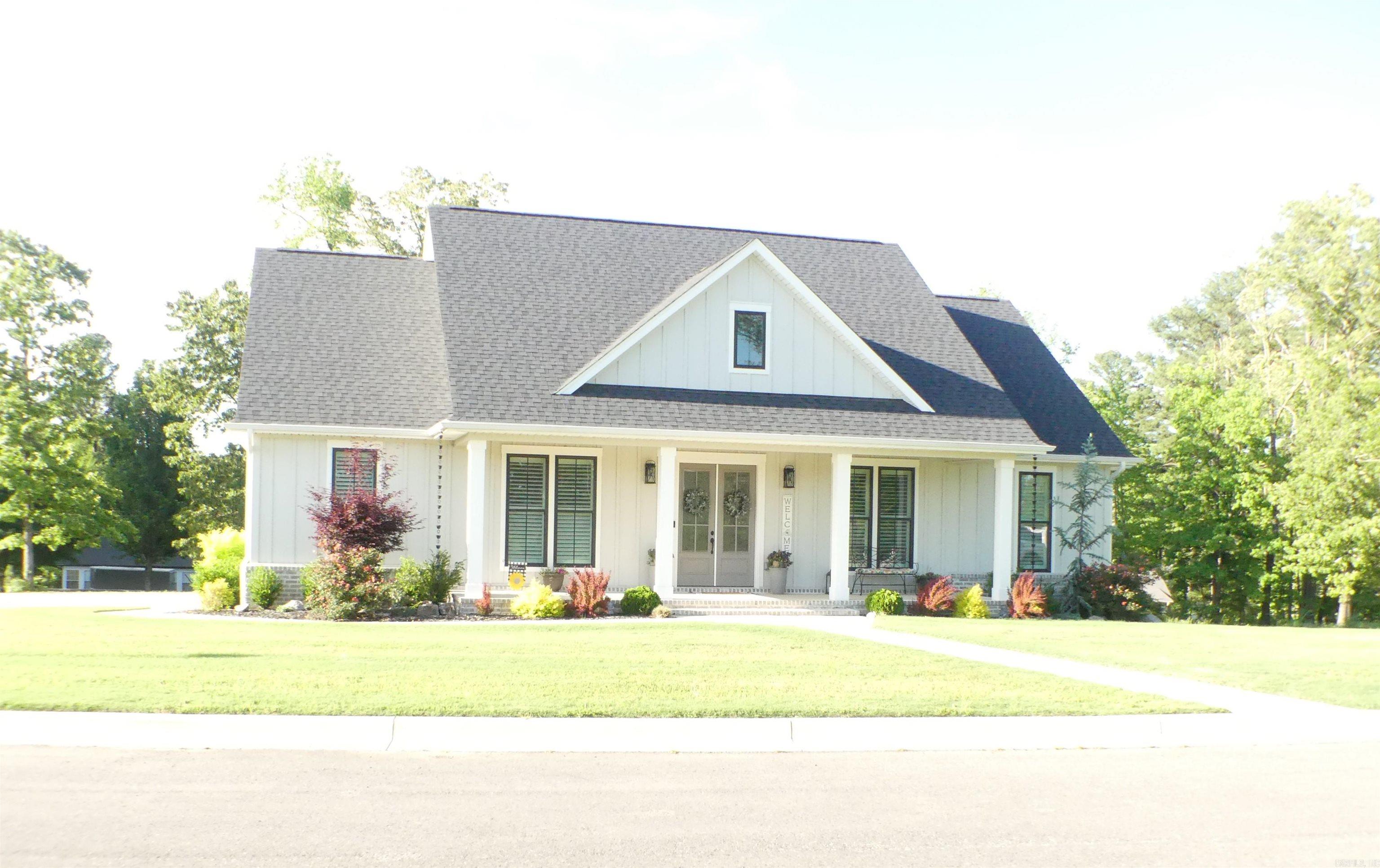 100  Laurie Dr  Mena, AR