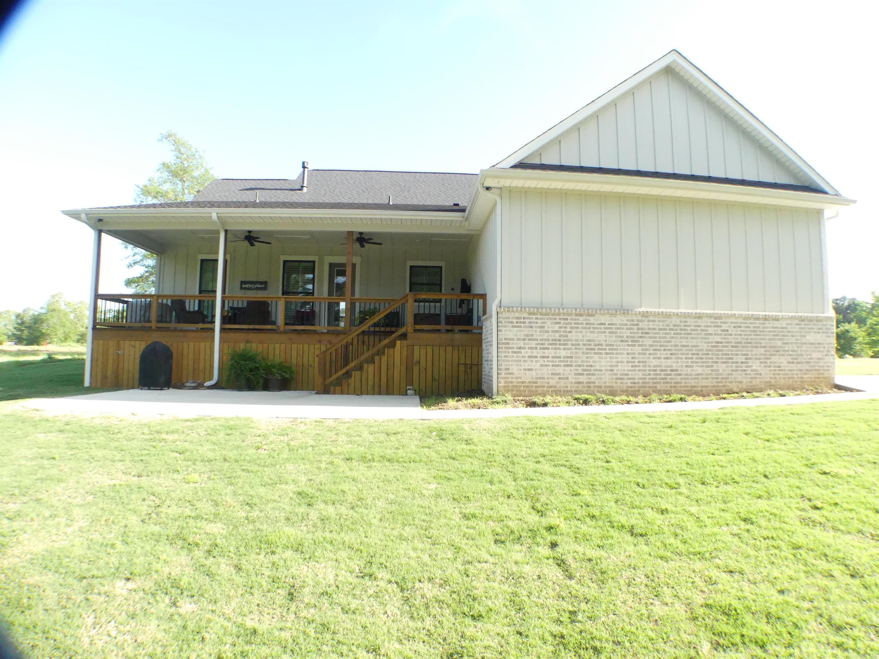 100  Laurie Dr  Mena, AR