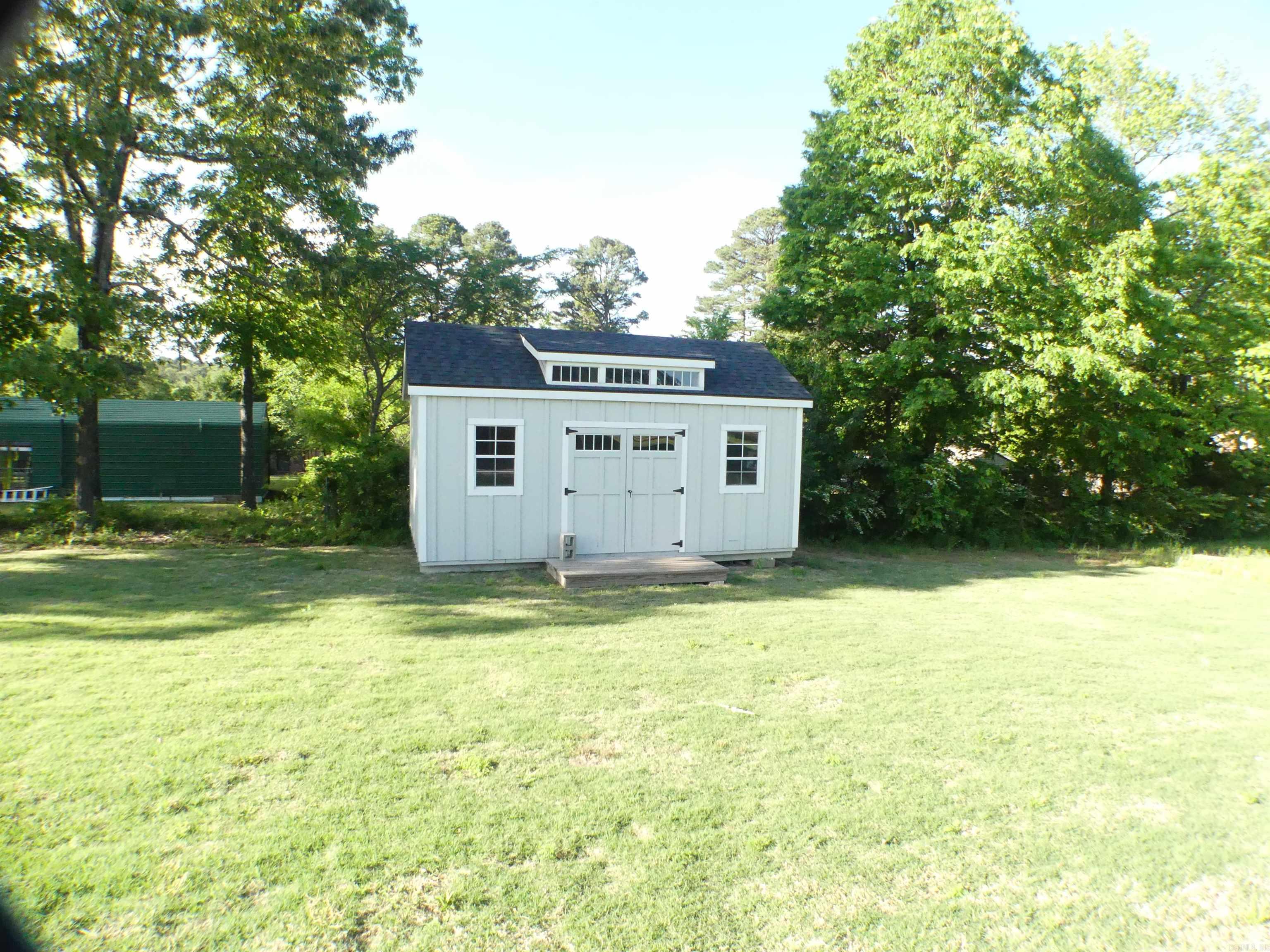 100  Laurie Dr  Mena, AR
