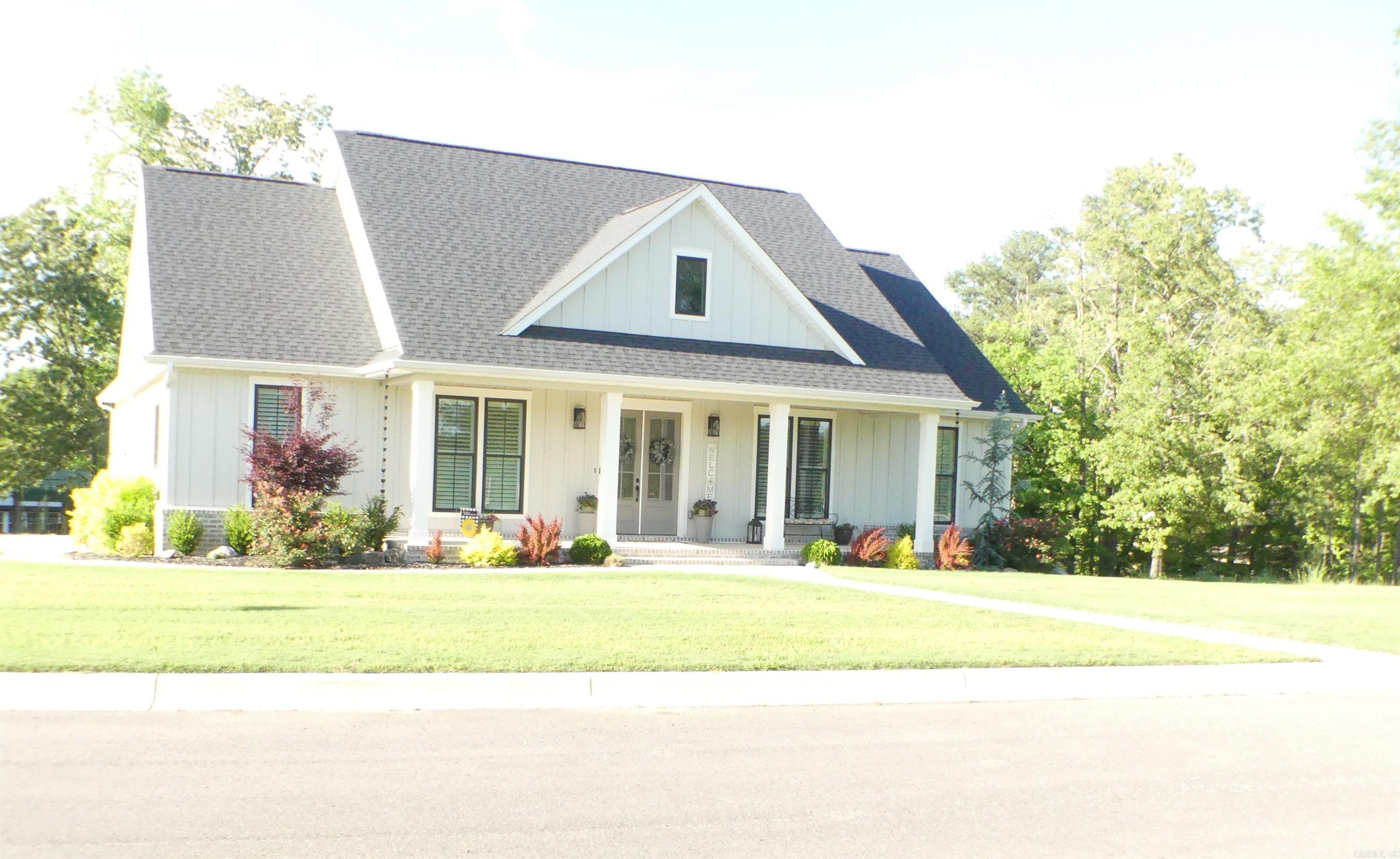 100  Laurie Dr  Mena, AR