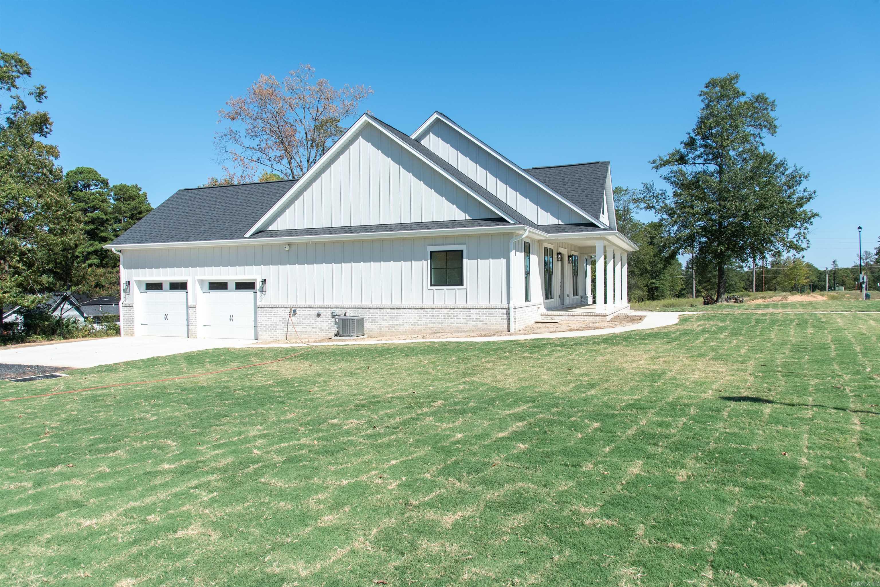 100  Laurie Dr  Mena, AR