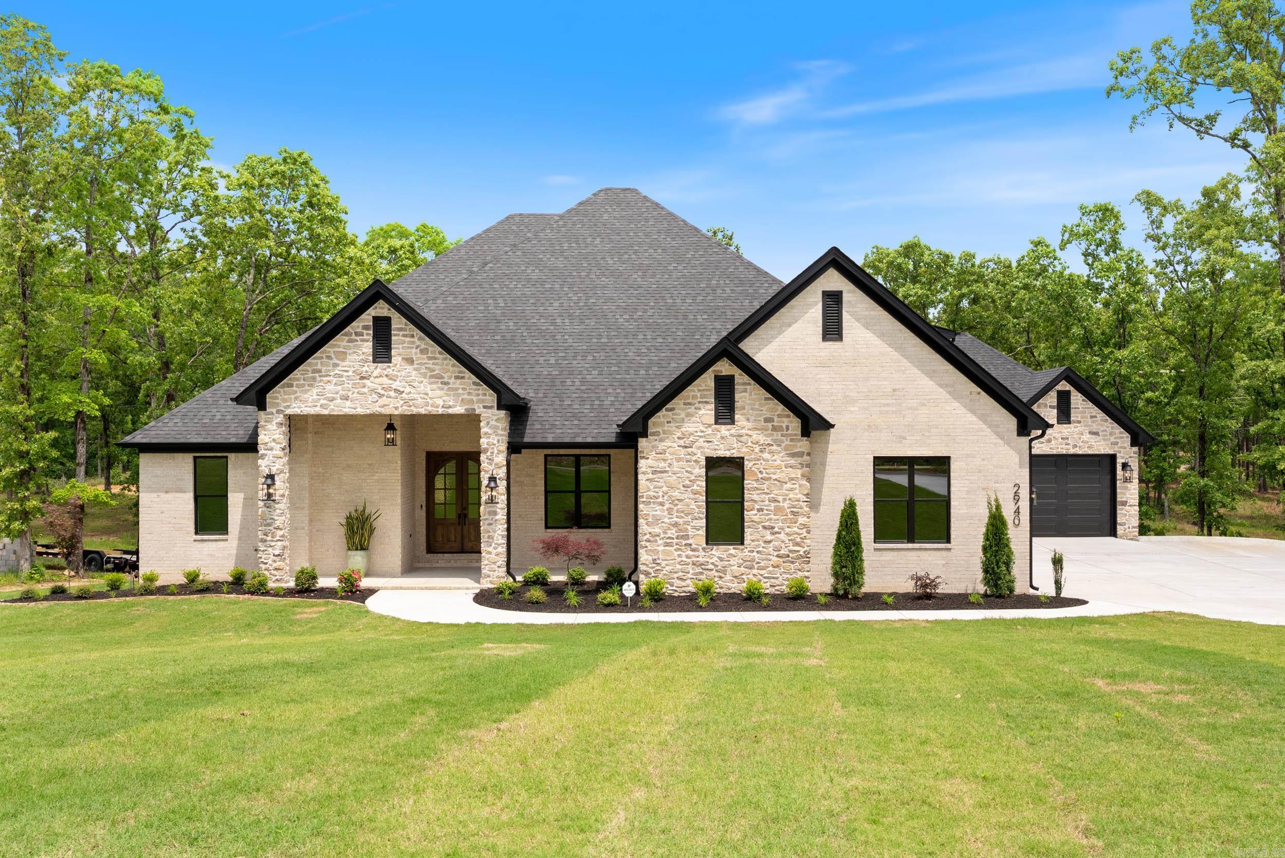 2940  Orchard View  Conway, AR