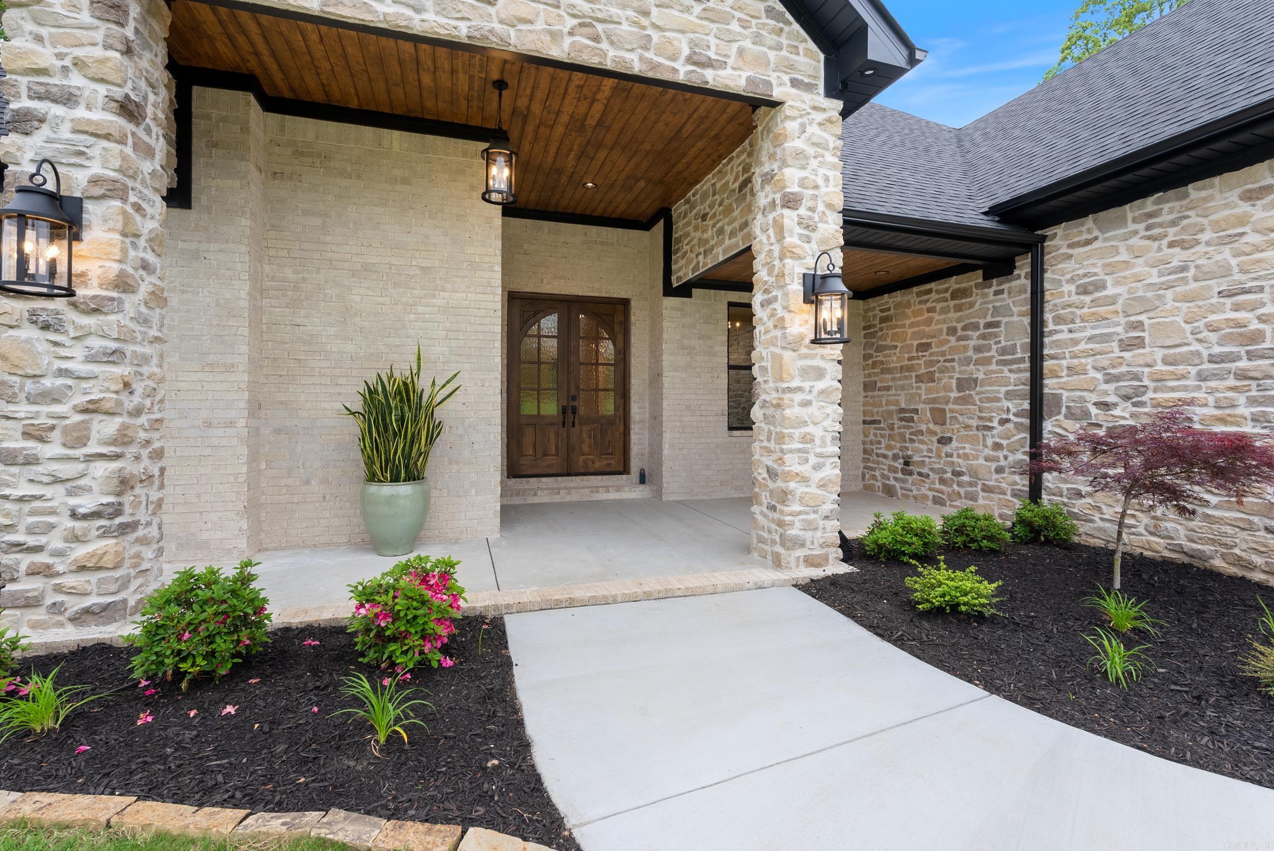 2940  Orchard View  Conway, AR