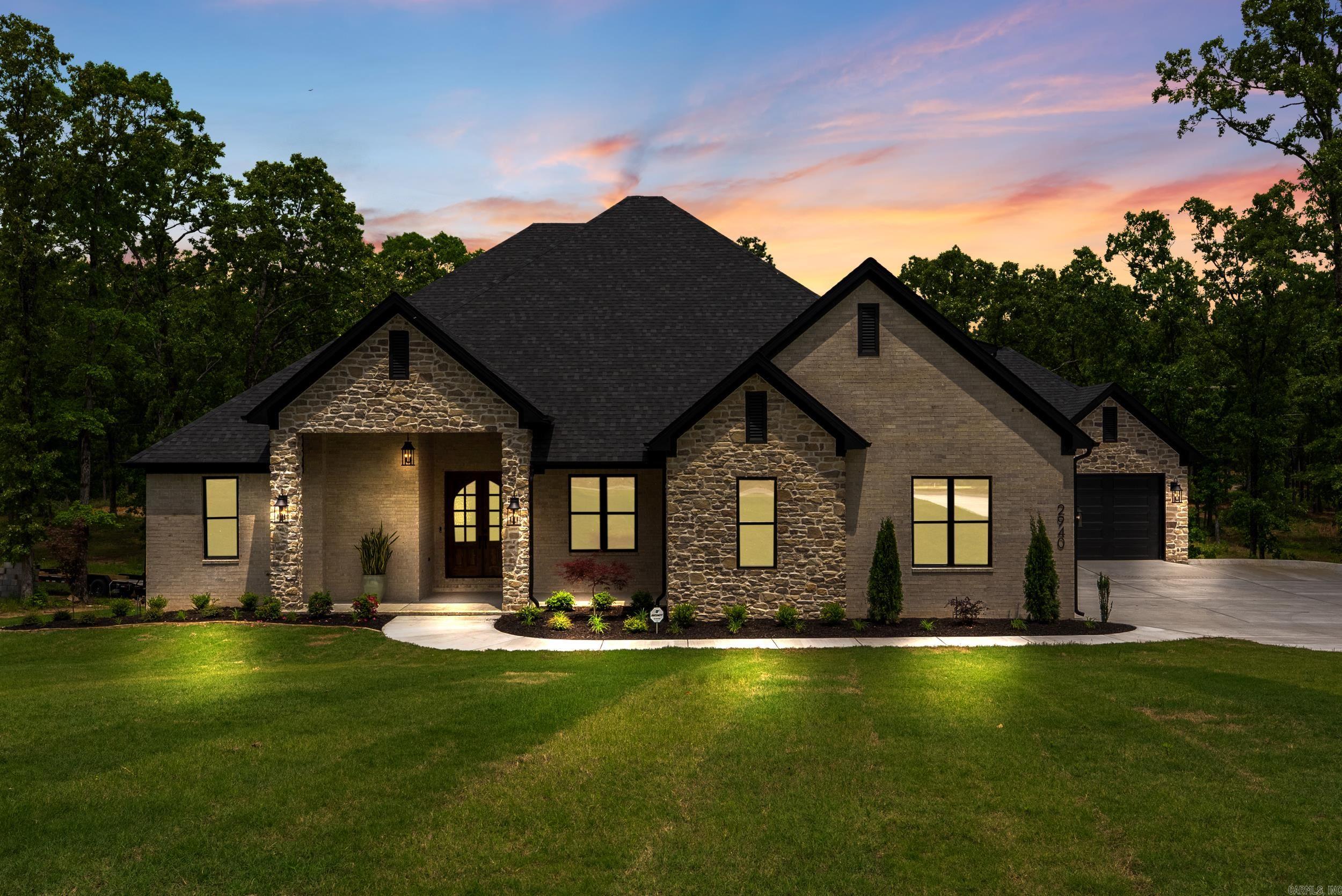 2940  Orchard View  Conway, AR