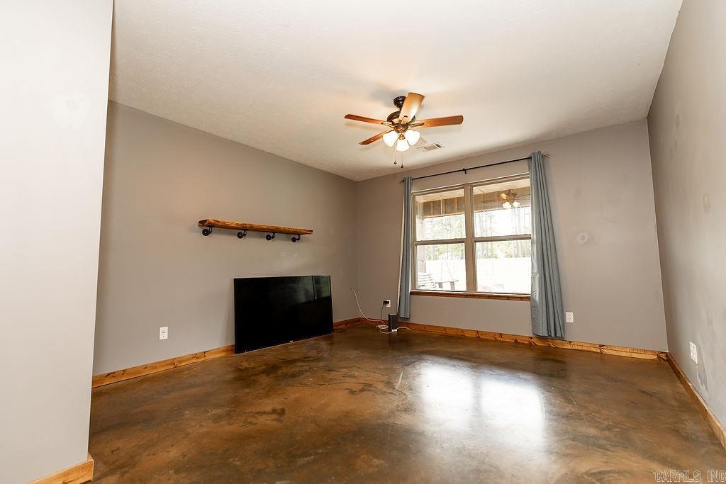 8505  Holly Mountain Rd  Clinton, AR