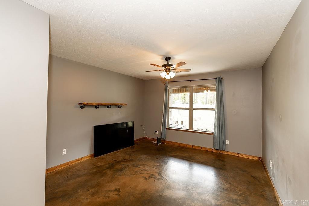 8505  Holly Mountain Rd  Clinton, AR