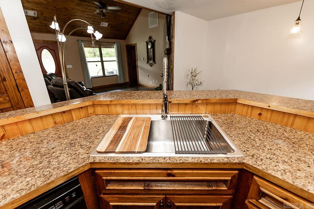 8505  Holly Mountain Rd  Clinton, AR
