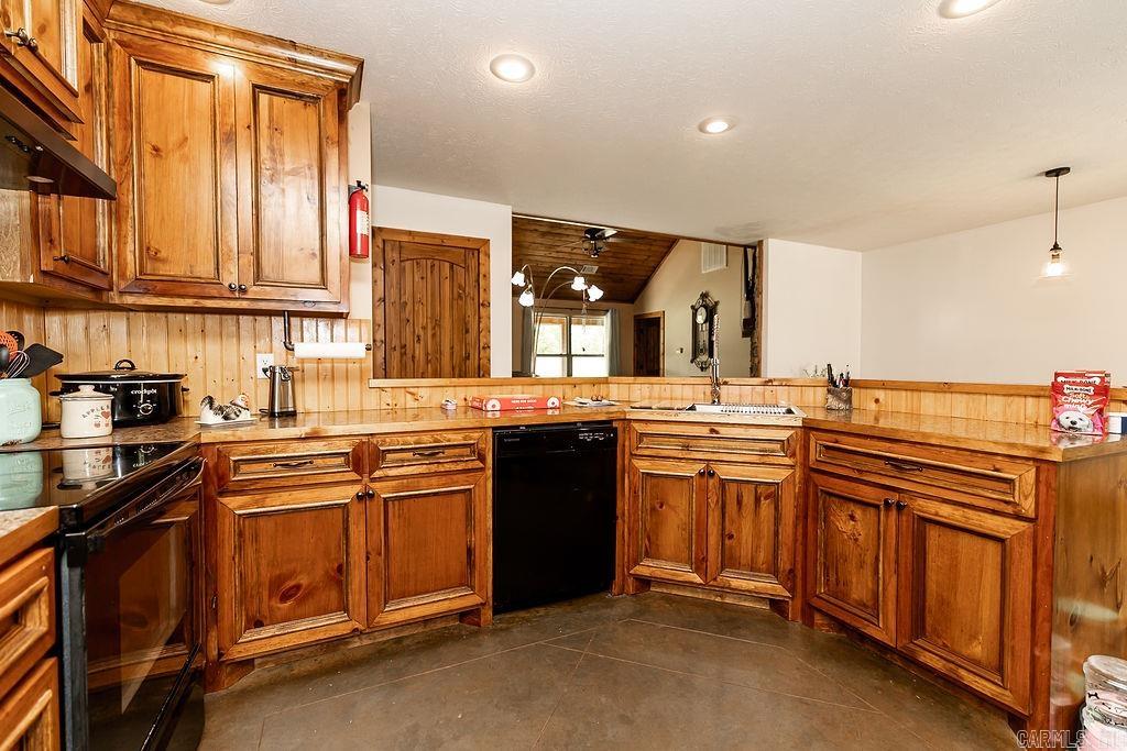 8505  Holly Mountain Rd  Clinton, AR