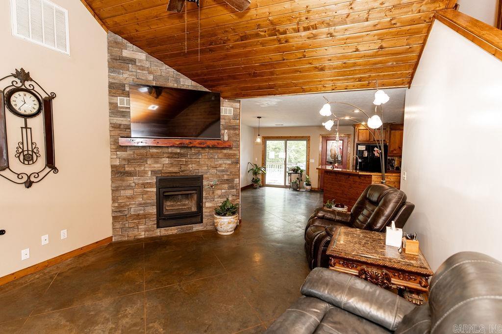 8505  Holly Mountain Rd  Clinton, AR