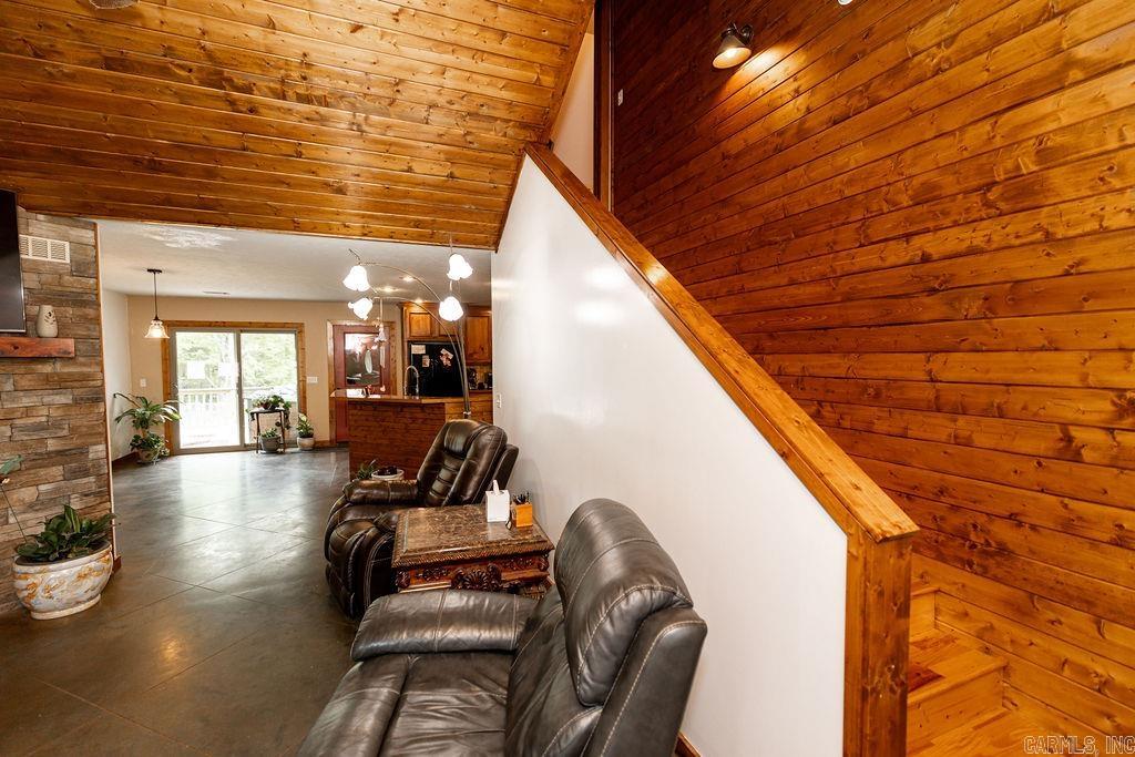 8505  Holly Mountain Rd  Clinton, AR