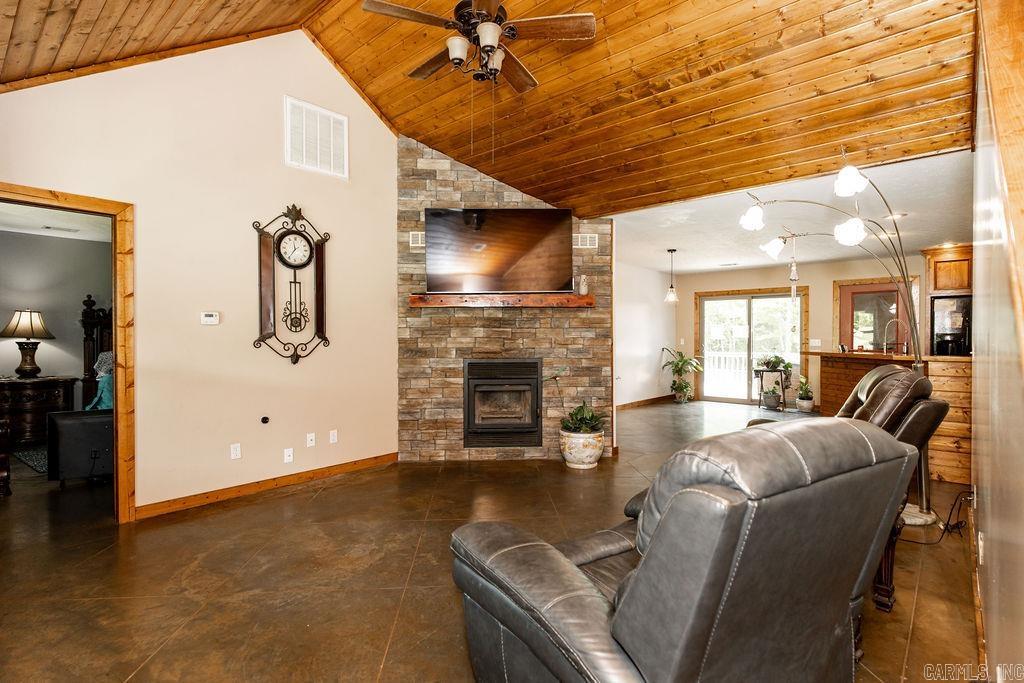 8505  Holly Mountain Rd  Clinton, AR