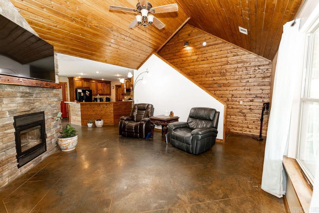 8505  Holly Mountain Rd  Clinton, AR