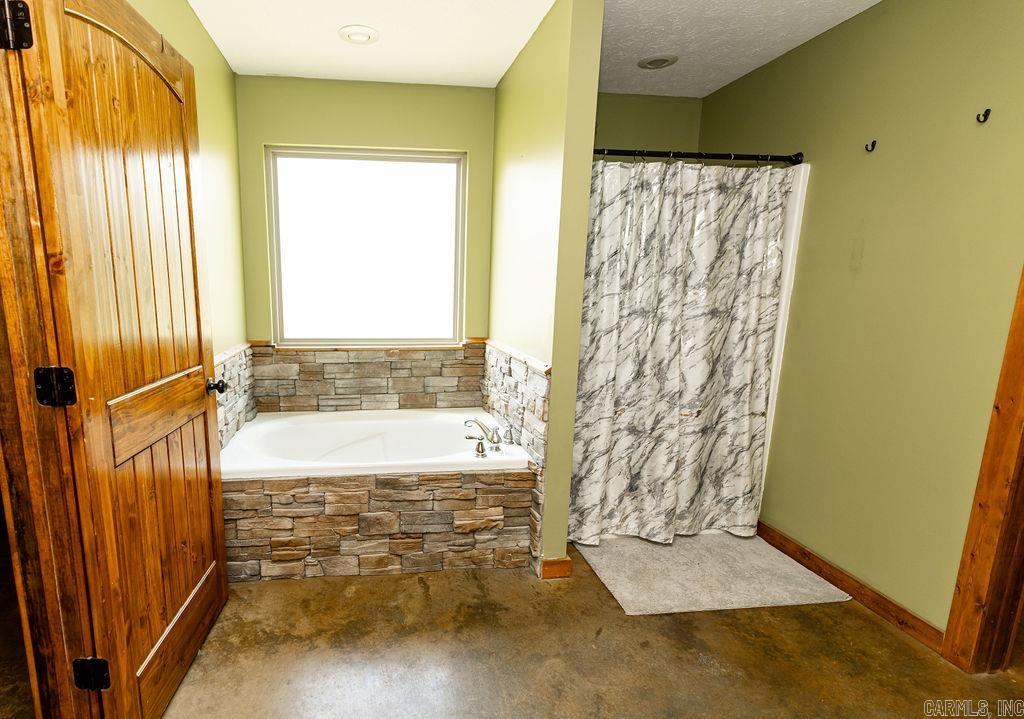 8505  Holly Mountain Rd  Clinton, AR