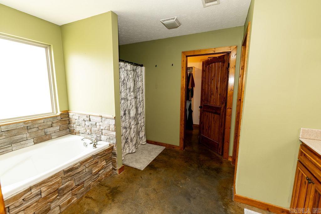 8505  Holly Mountain Rd  Clinton, AR