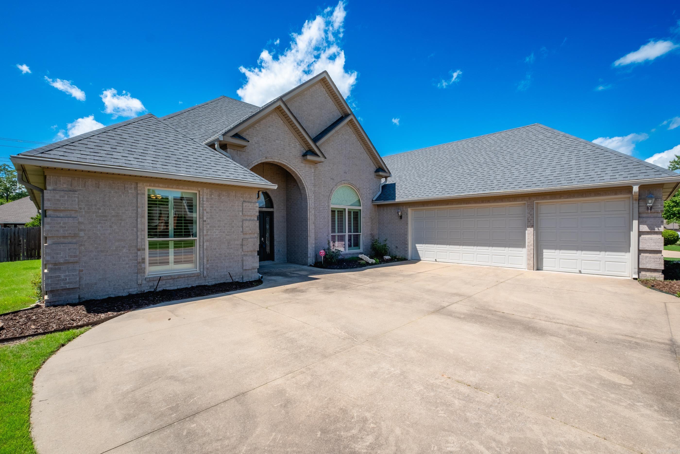 107  Bouriese Circle  Maumelle, AR