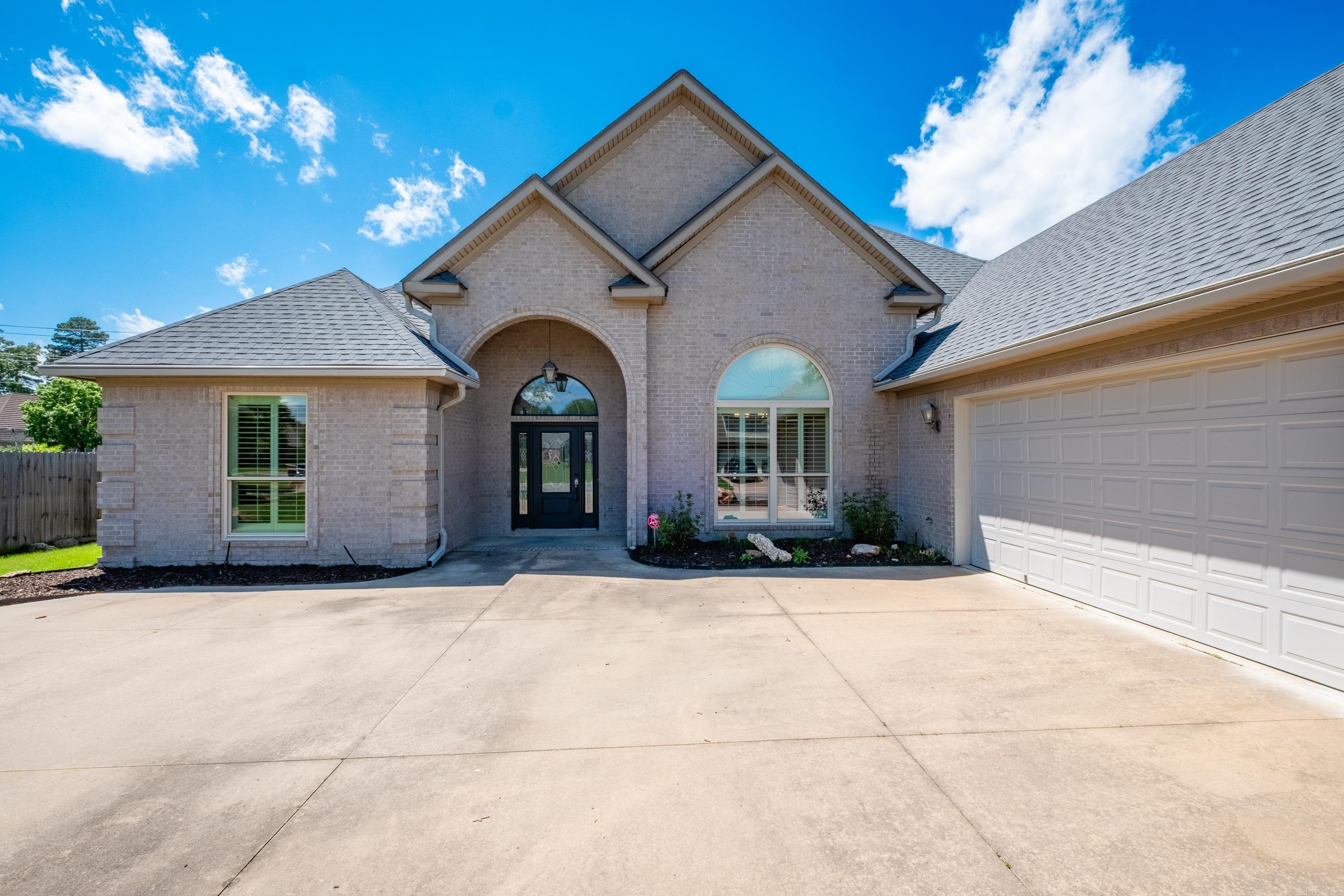 107  Bouriese Circle  Maumelle, AR