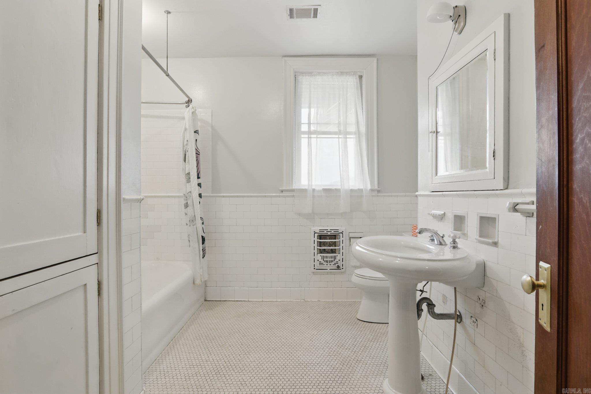 1867 S Battery Street Little Rock, AR 72202