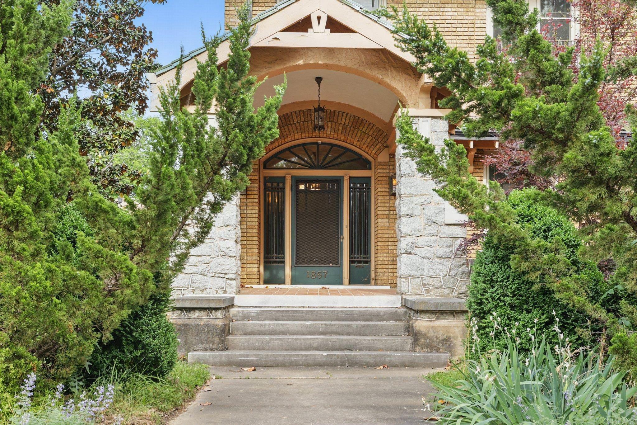 1867 S Battery Street Little Rock, AR 72202