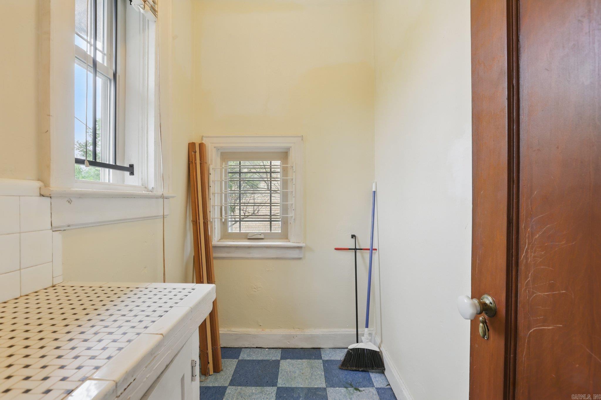 1867 S Battery Street Little Rock, AR 72202