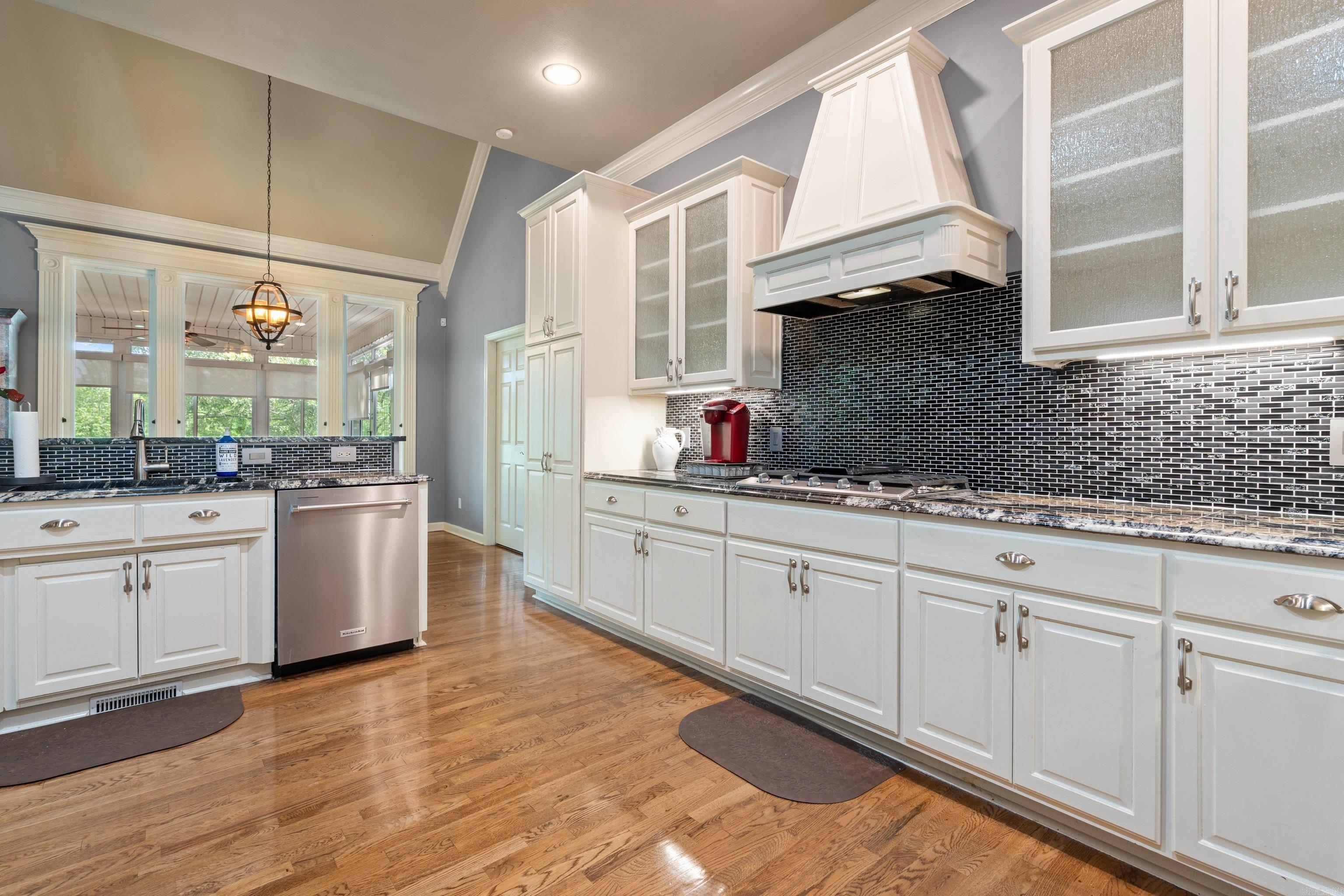 110  ROBERTSRIDGE  Hot Springs, AR
