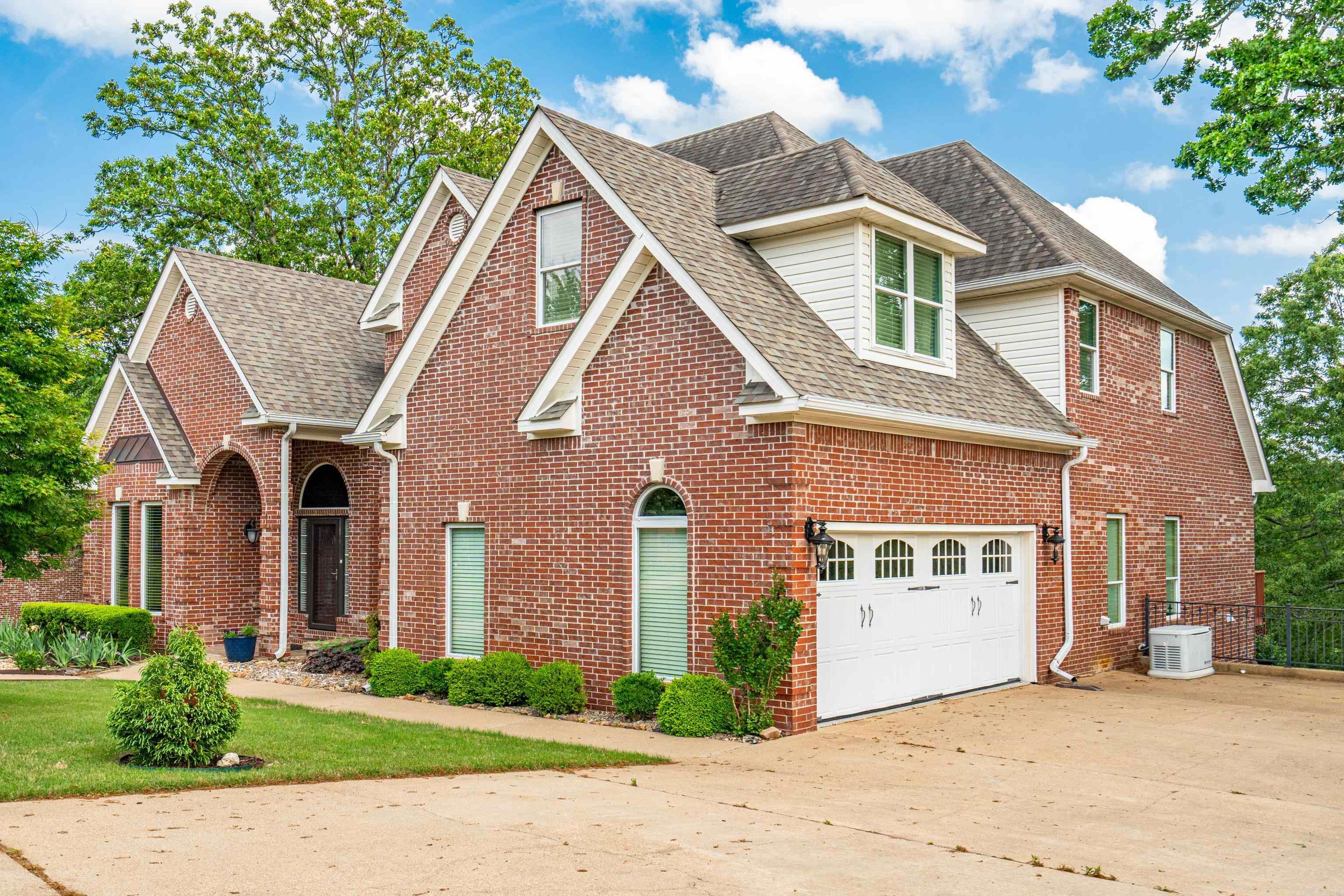 110  ROBERTSRIDGE  Hot Springs, AR