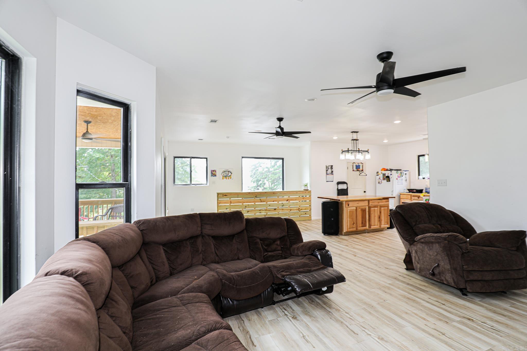 1925 W LAKEVIEW Benton, AR 72015