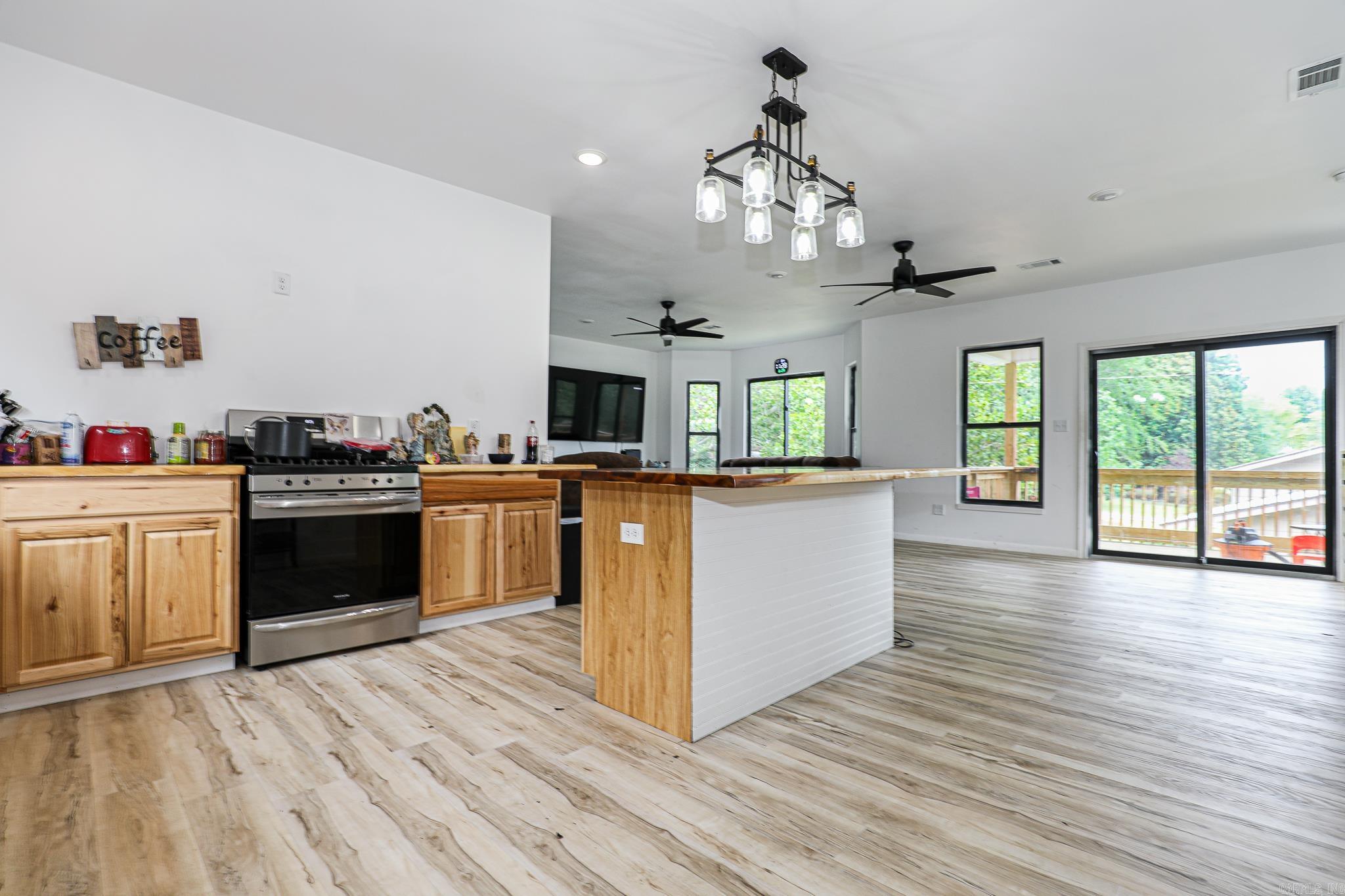 1925 W LAKEVIEW Benton, AR 72015