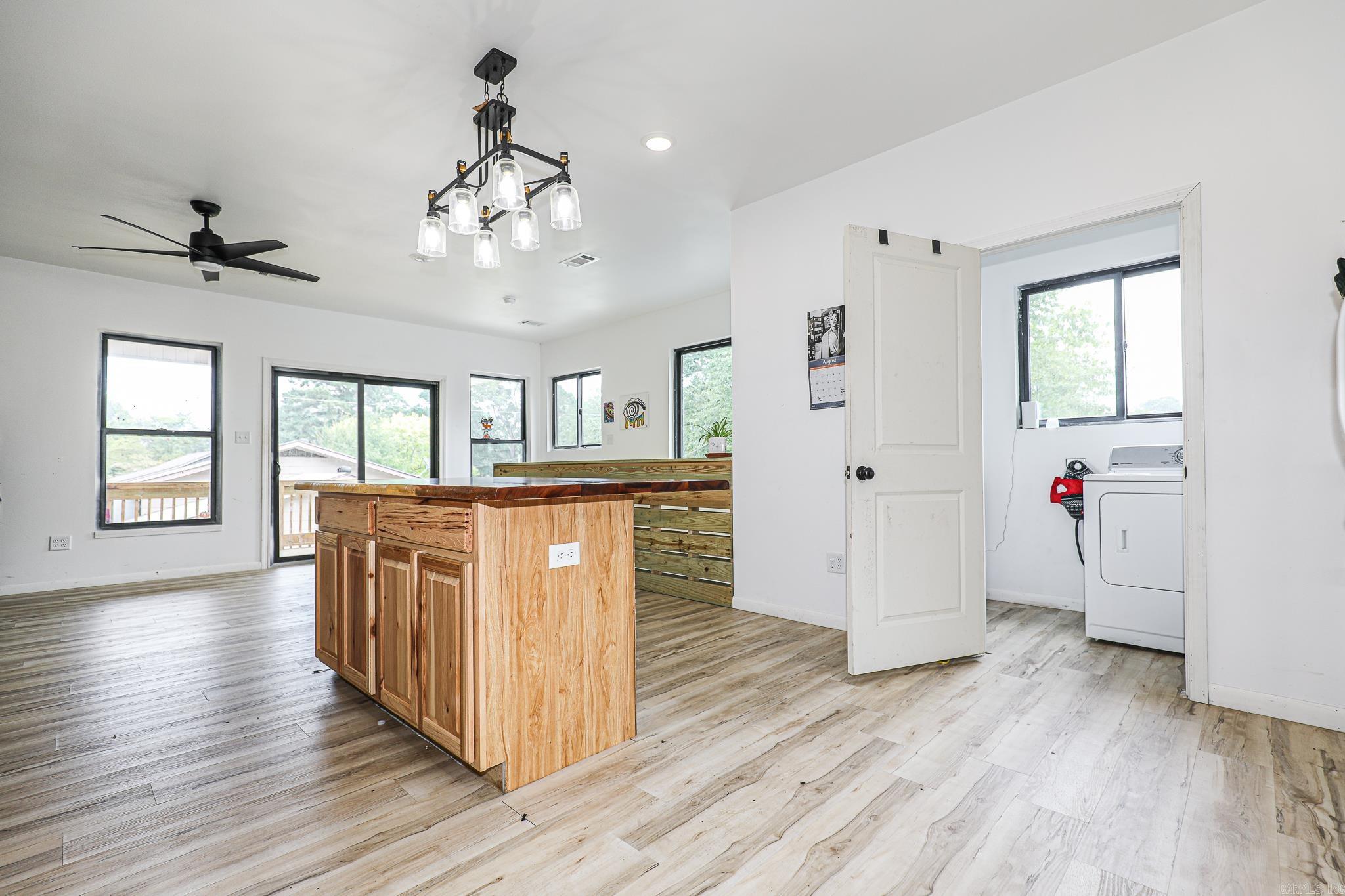 1925 W LAKEVIEW Benton, AR 72015